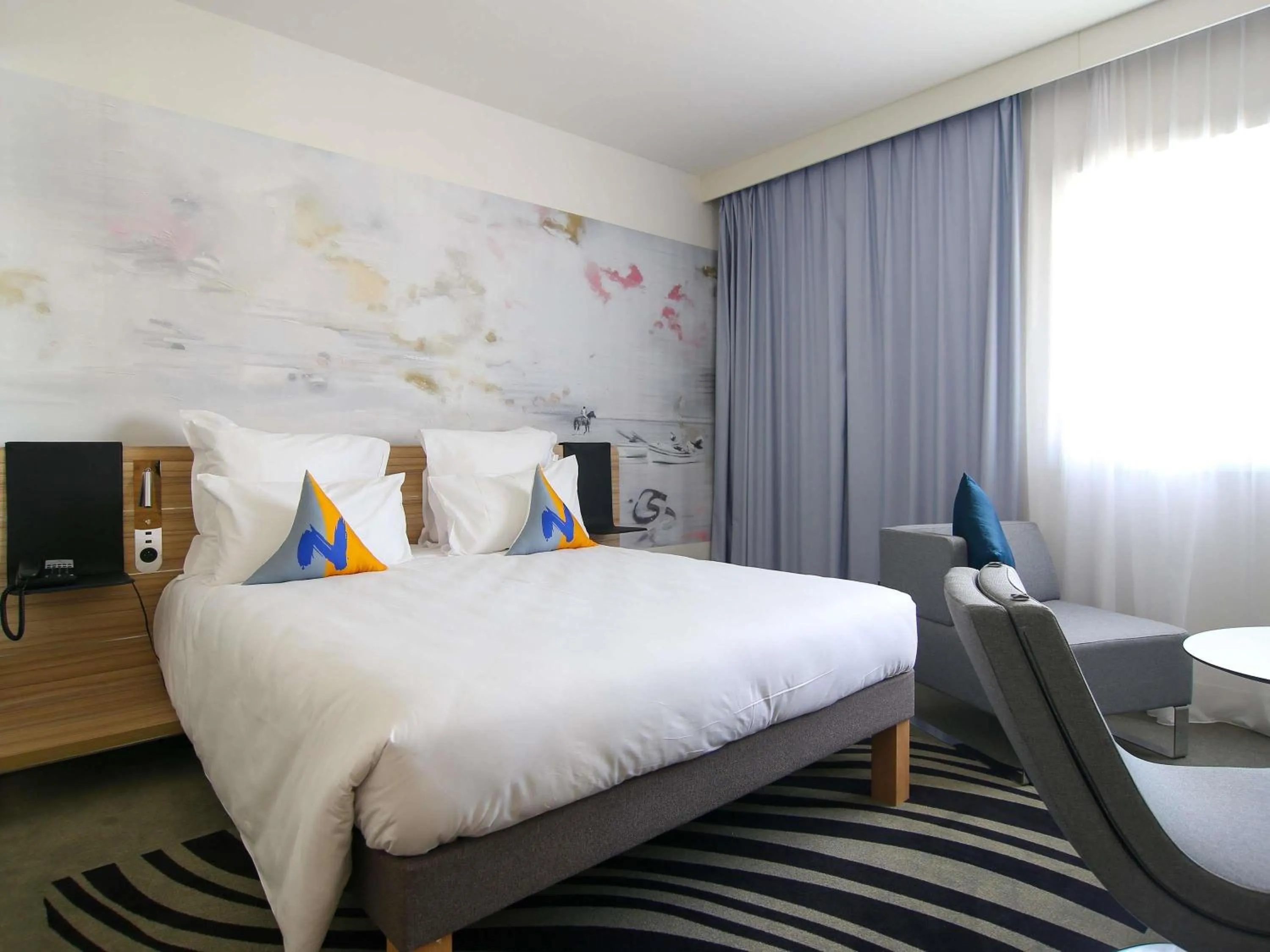 Bedroom, Bed in Novotel Tunis Lac