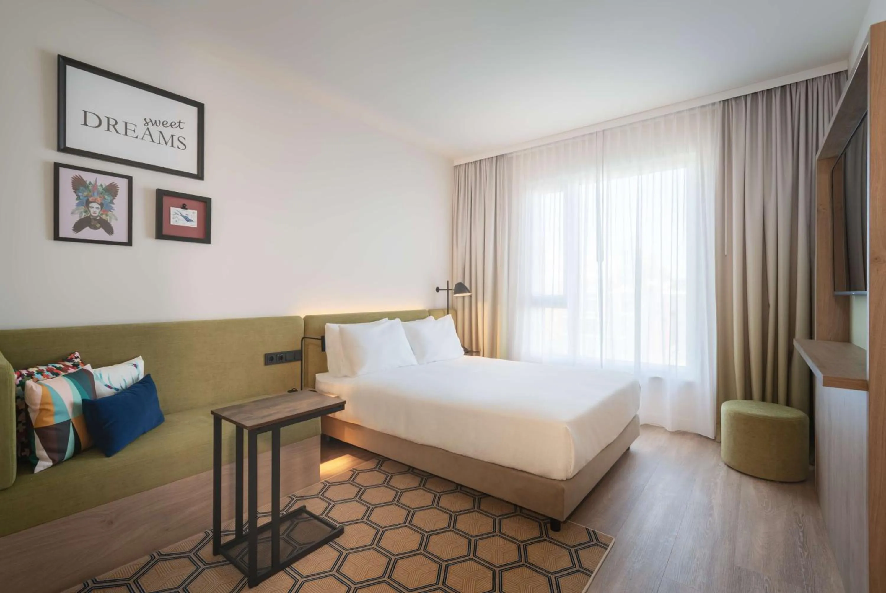 Bedroom, Bed in Hampton by Hilton Konstanz