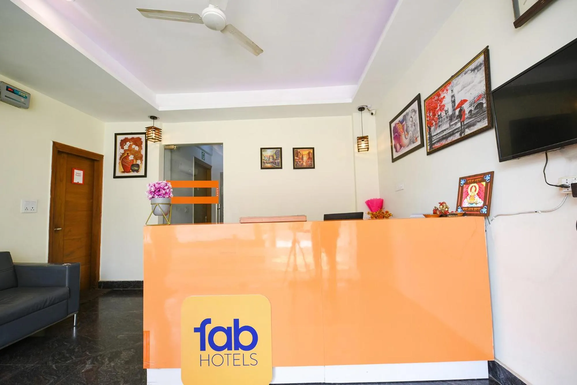 Lobby or reception in FabHotel Indian I