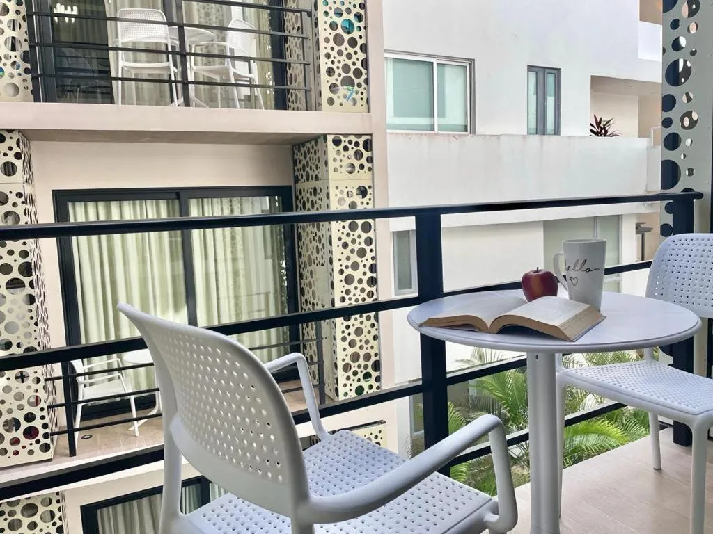 The Boat Condo by Andiani Travel