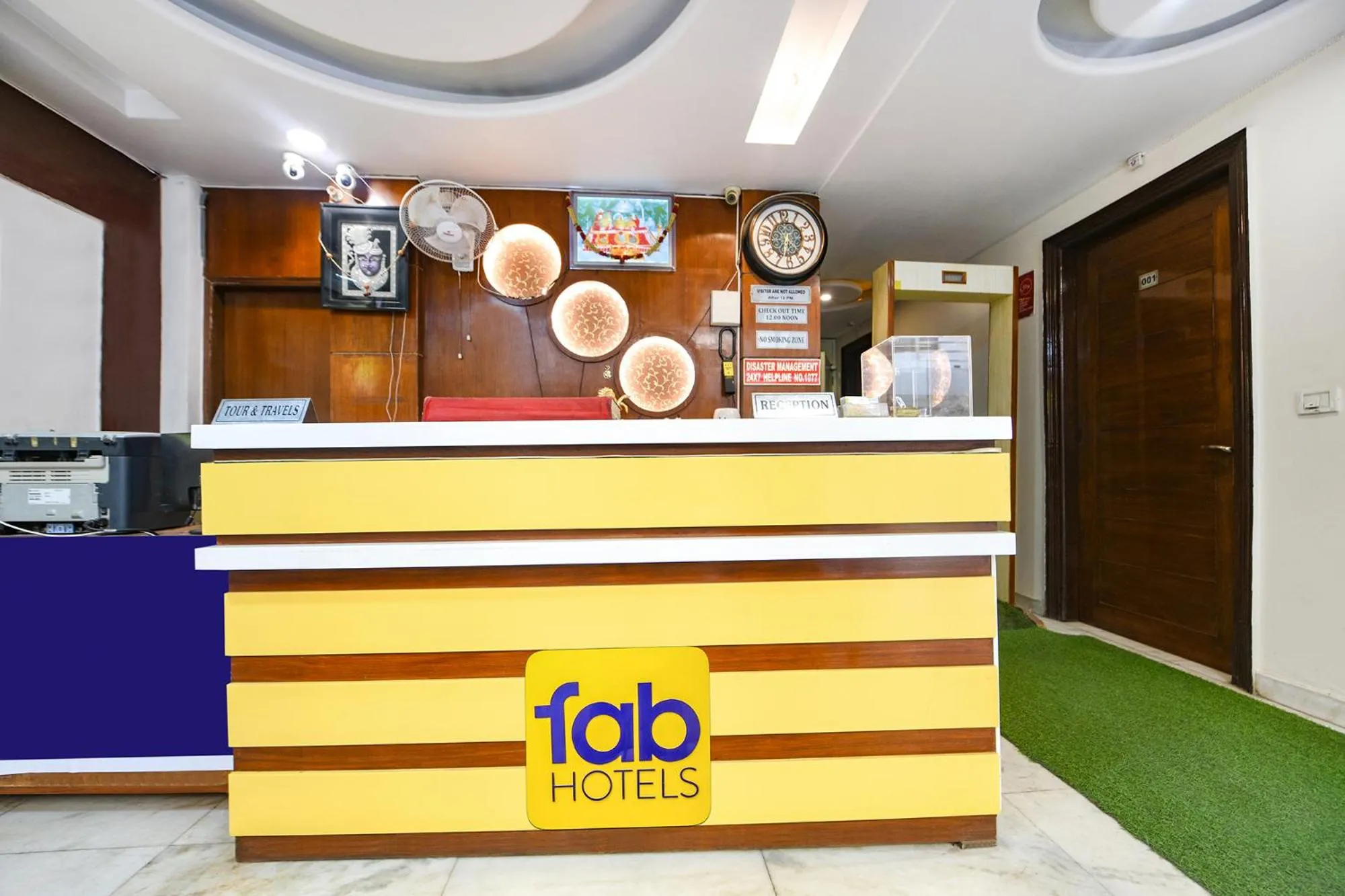 Lobby or reception in FabHotel Baba Residency Near New Delhi Railway Station