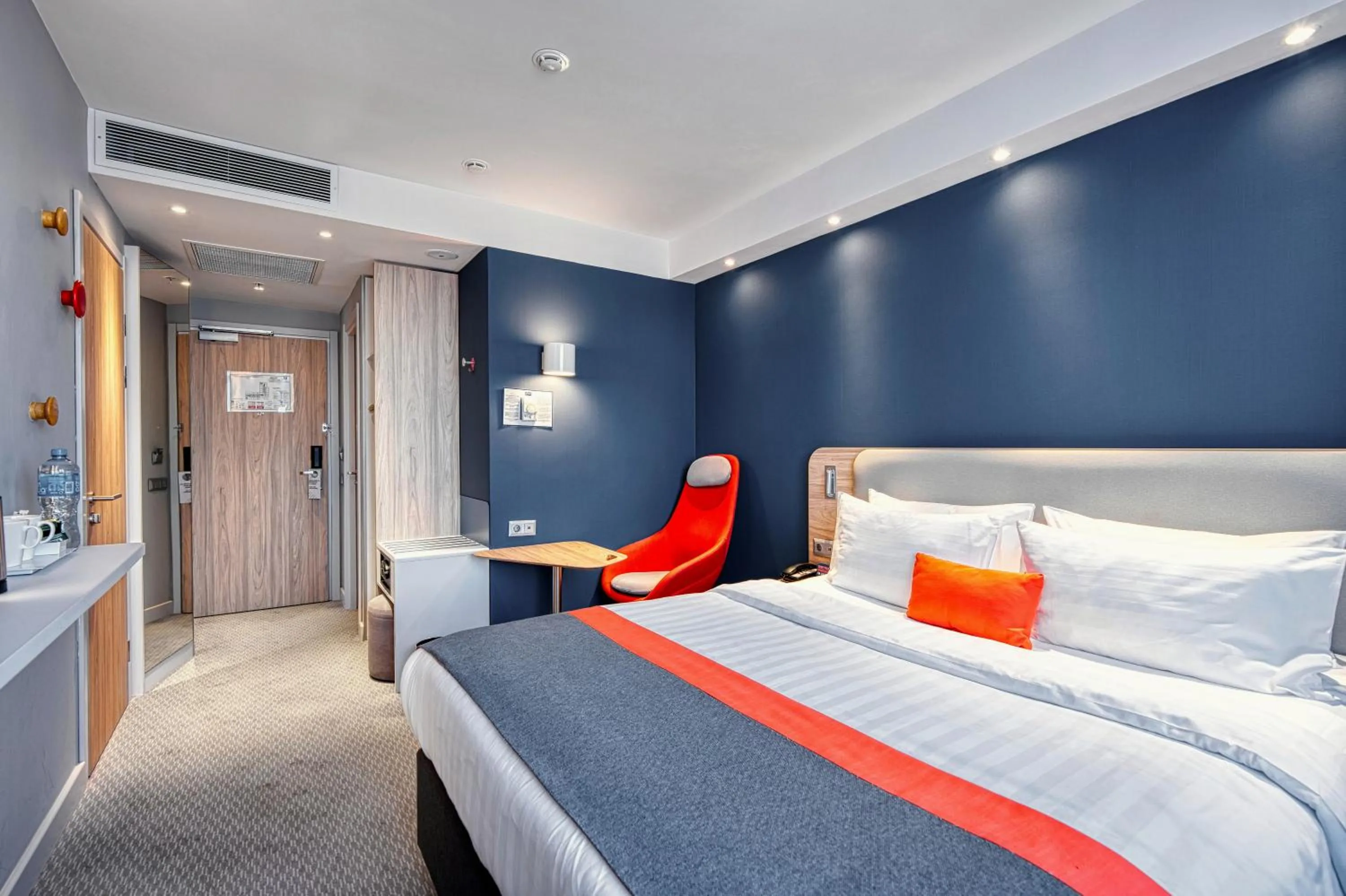 Bedroom, Bed in Holiday Inn Express - Almaty by IHG