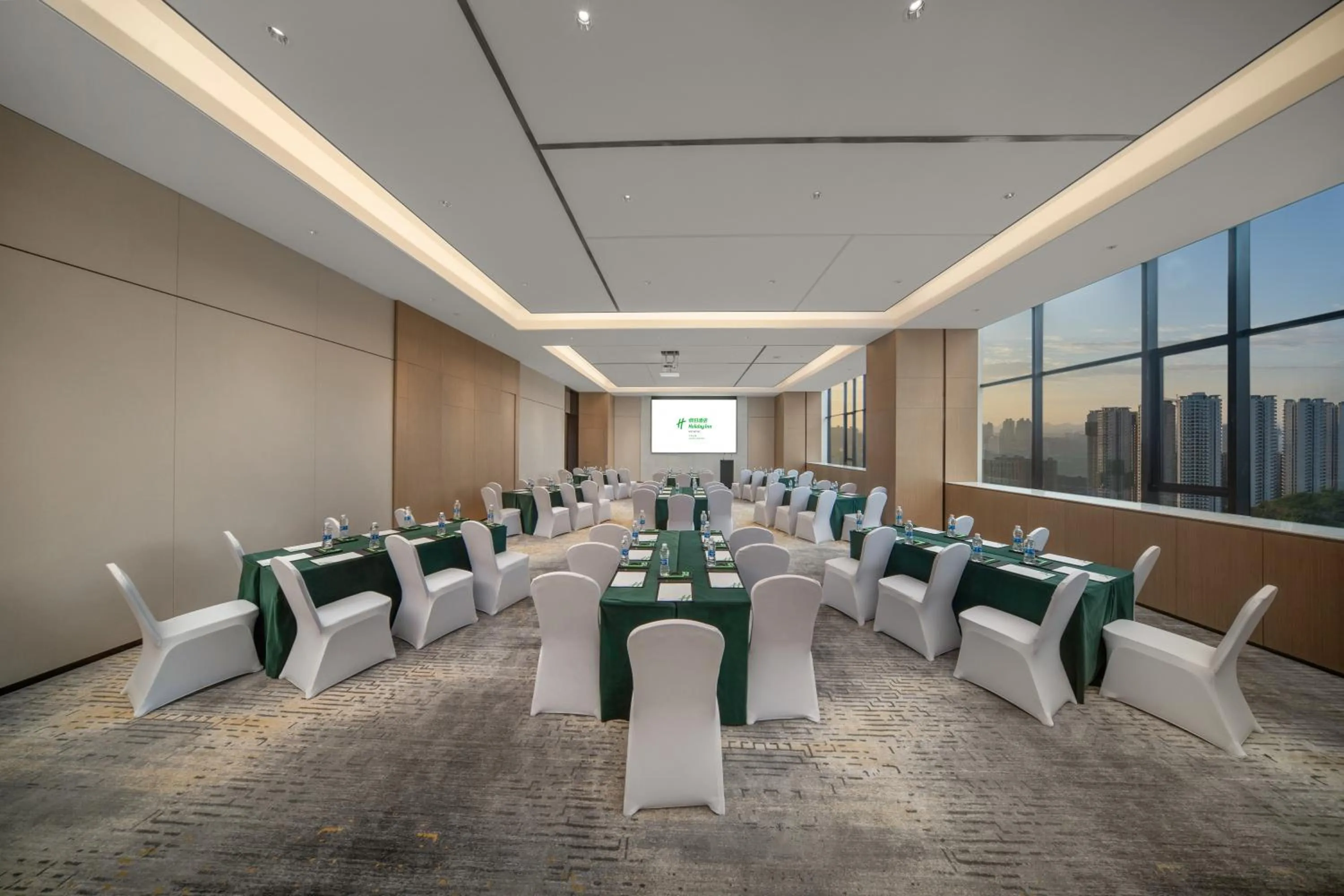 Meeting/conference room in Holiday Inn Luzhou Longjian by IHG