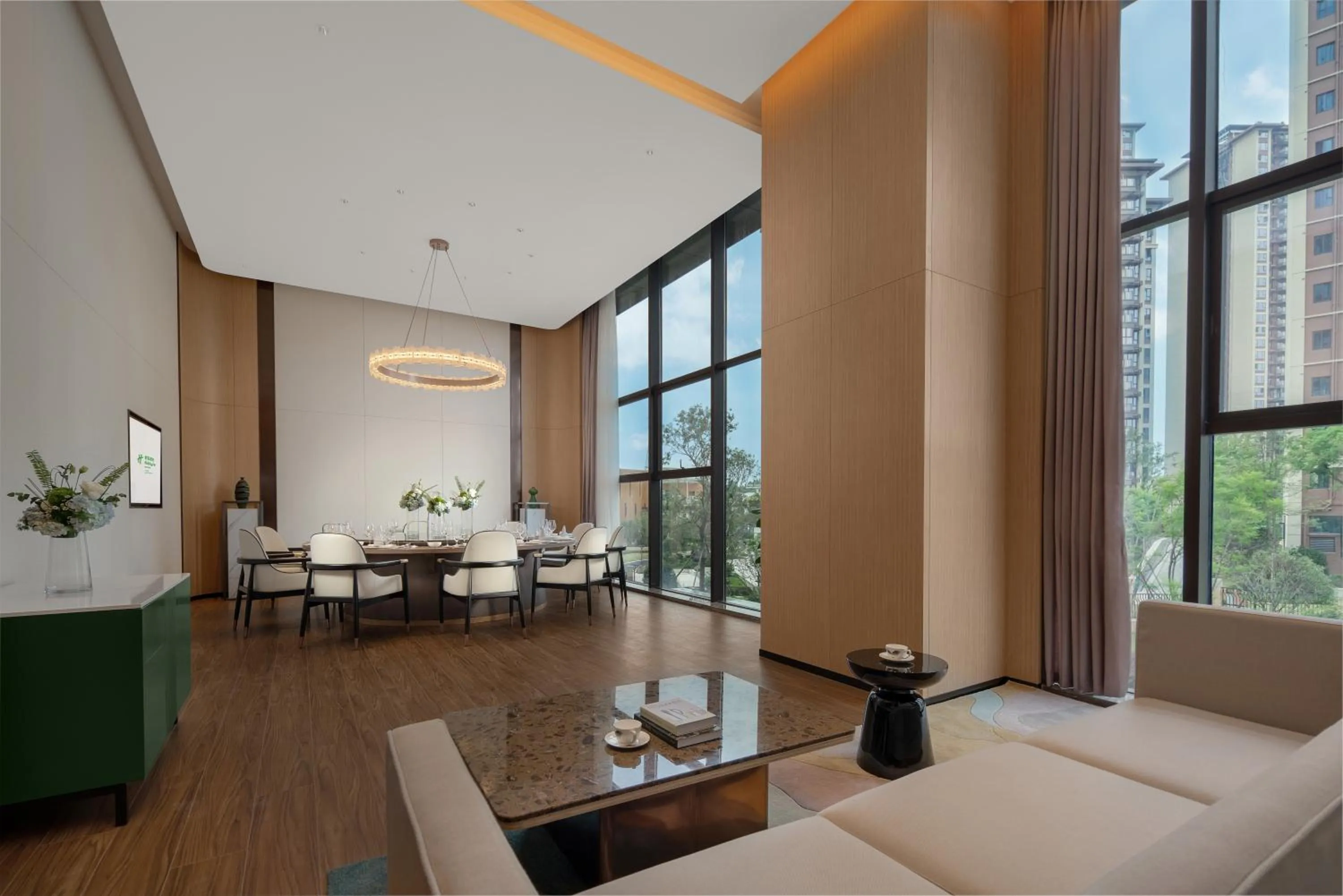 Restaurant/places to eat in Holiday Inn Luzhou Longjian by IHG