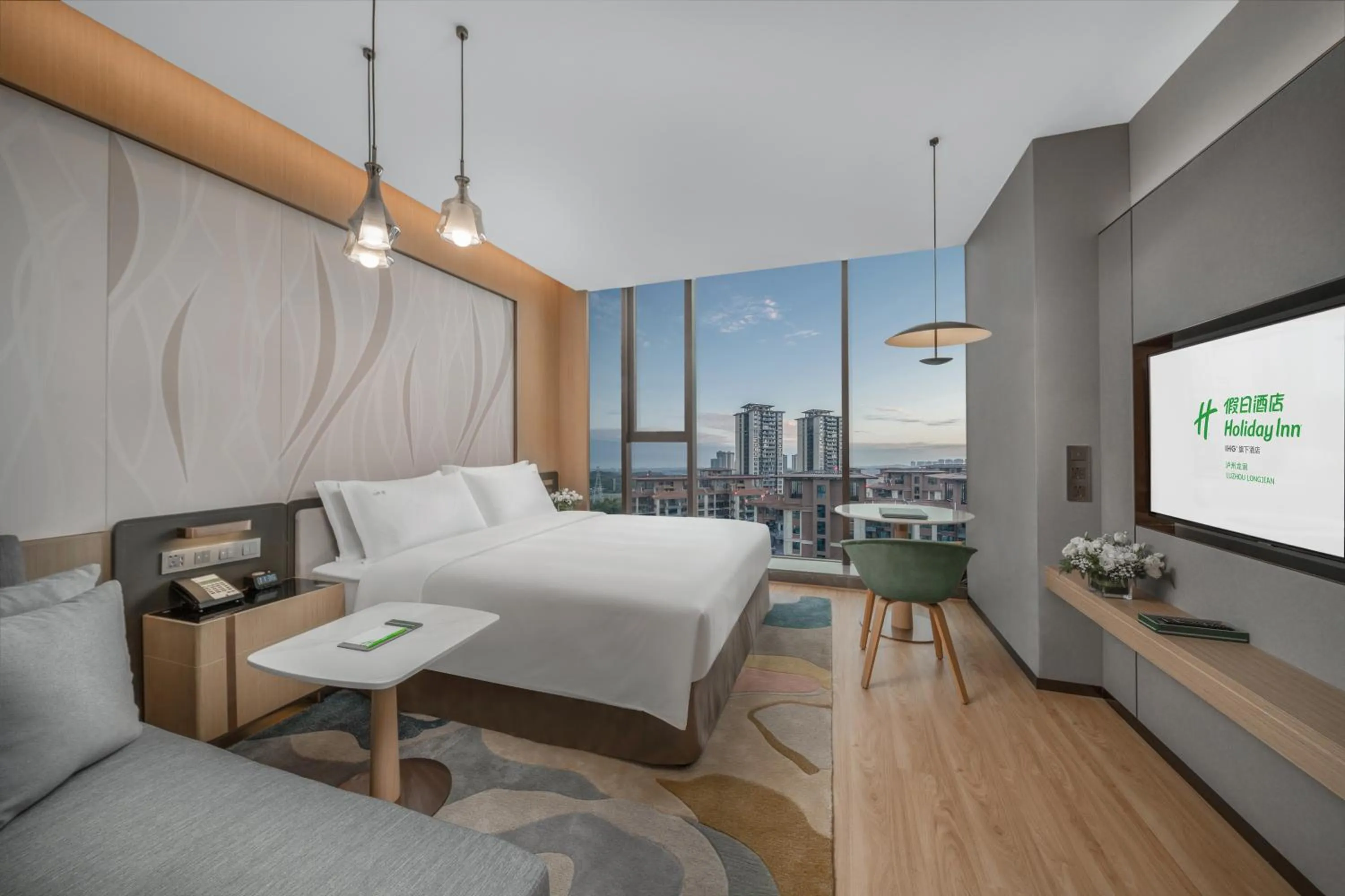 Photo of the whole room, Bed in Holiday Inn Luzhou Longjian by IHG