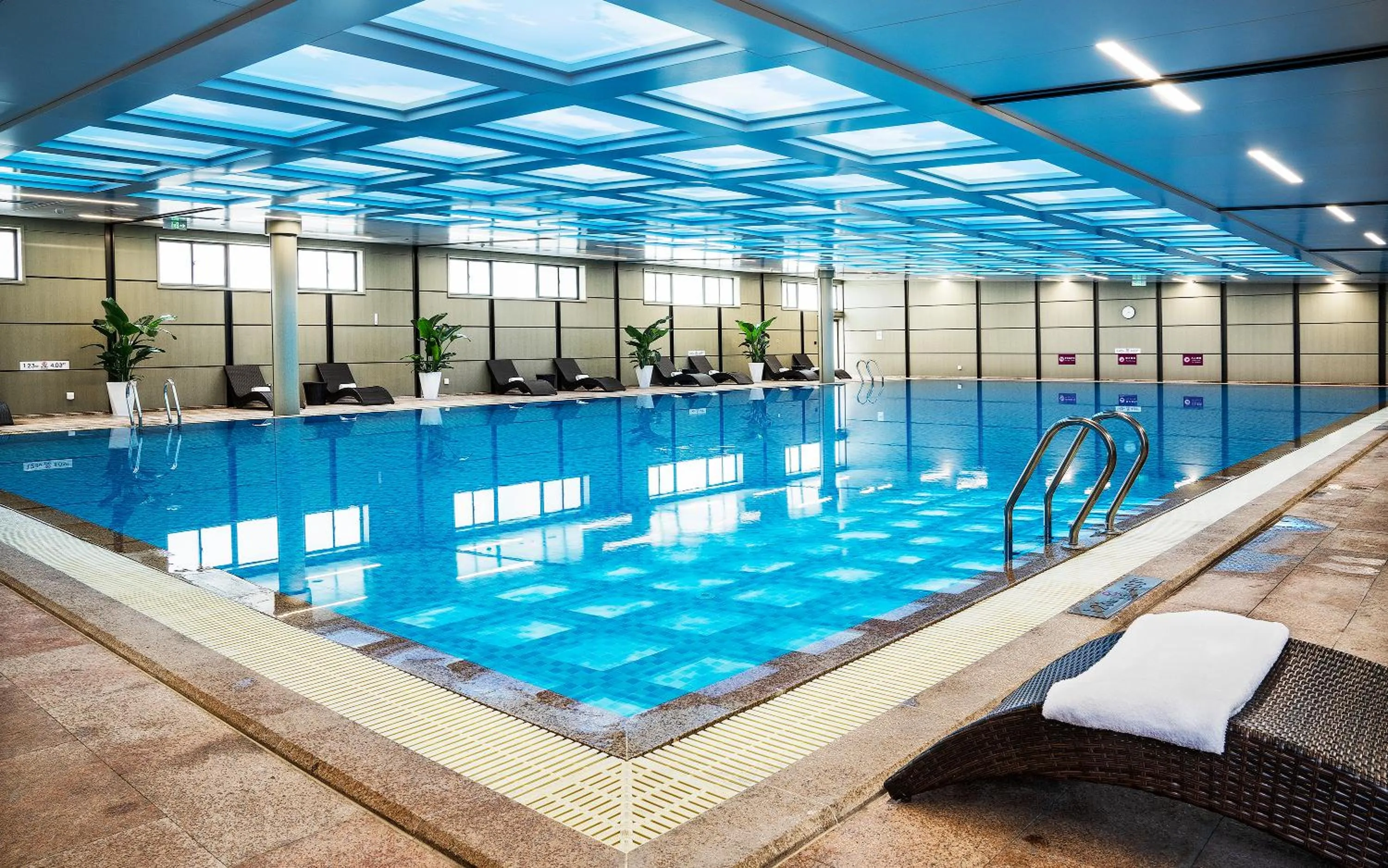 Swimming pool in Crowne Plaza Changsha Development Zone by IHG