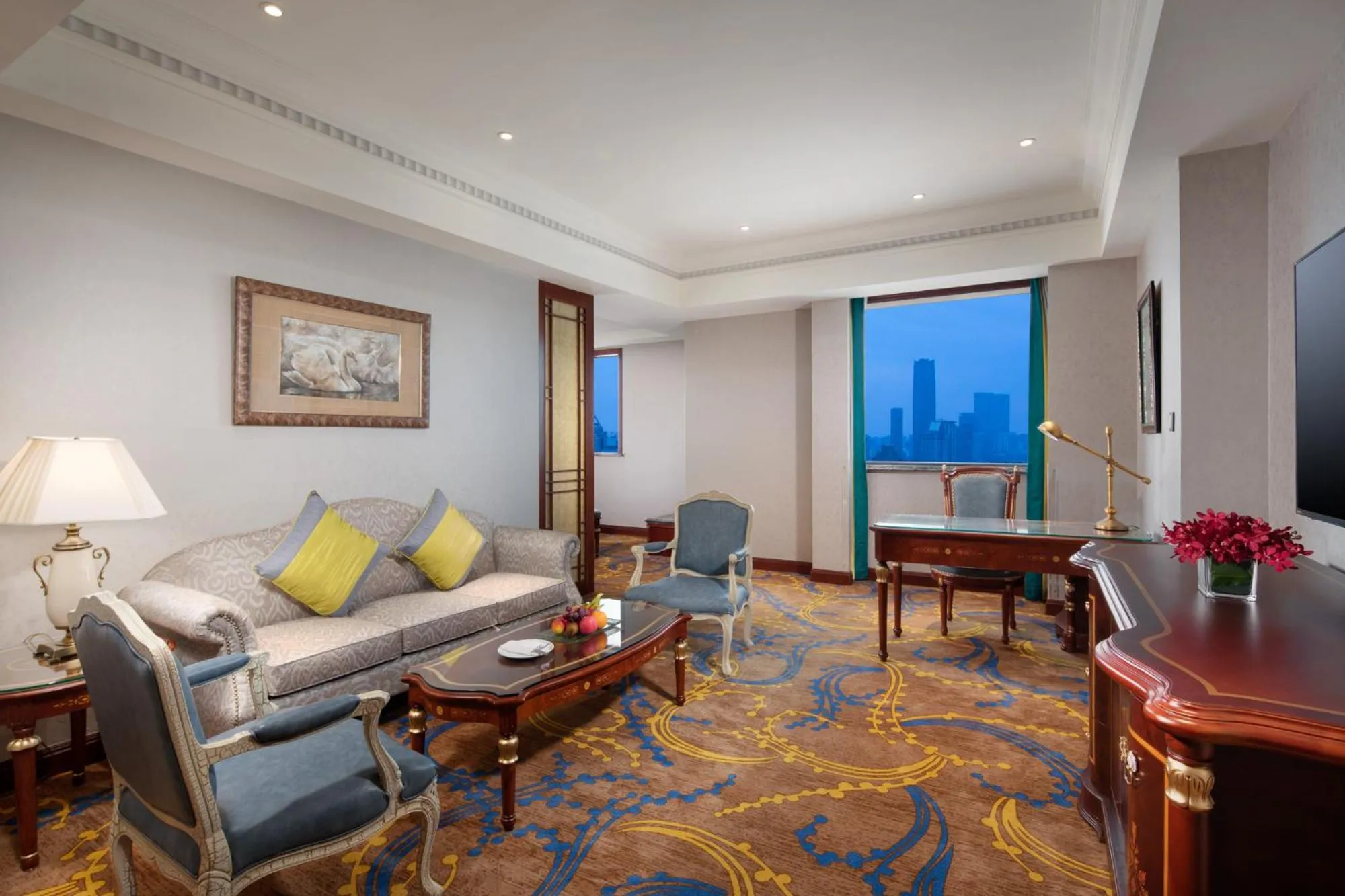 Living room in Crowne Plaza Shanghai Nanjing Road by IHG