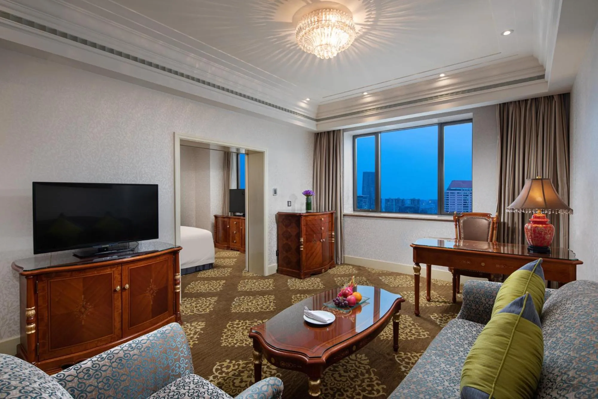 Living room in Crowne Plaza Shanghai Nanjing Road by IHG