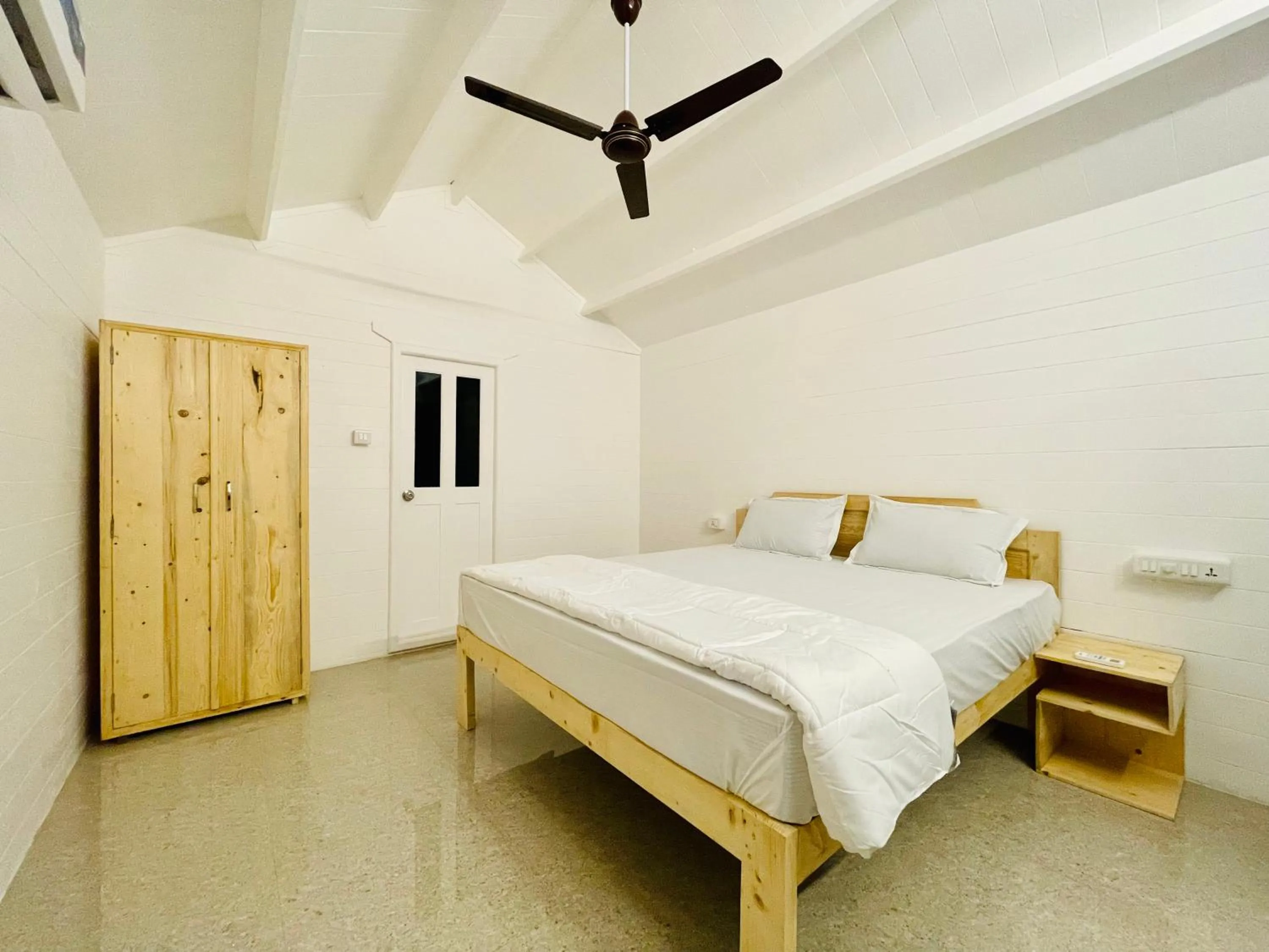 Bedroom, Bed in Cocos Beach Resort