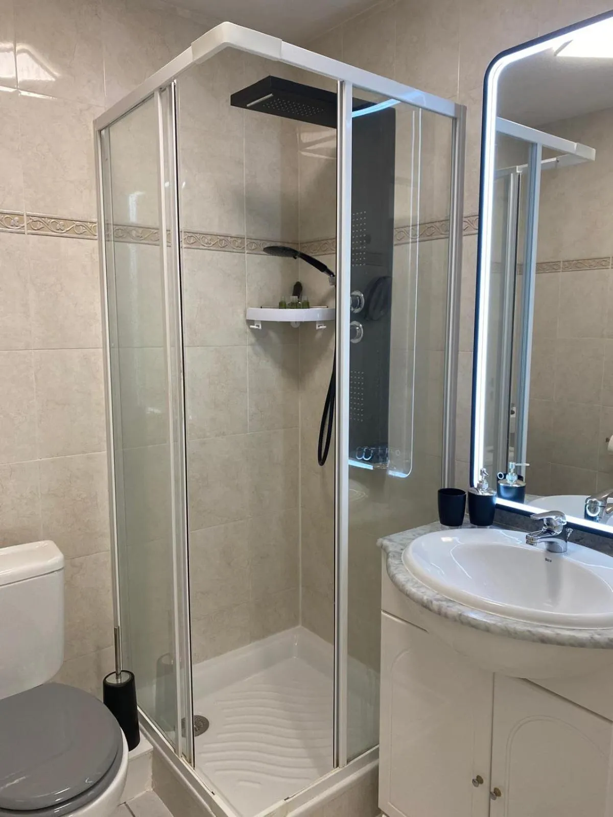 Shower in Kimi Résidence