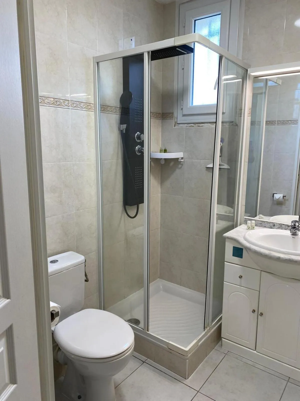 Shower in Kimi Résidence