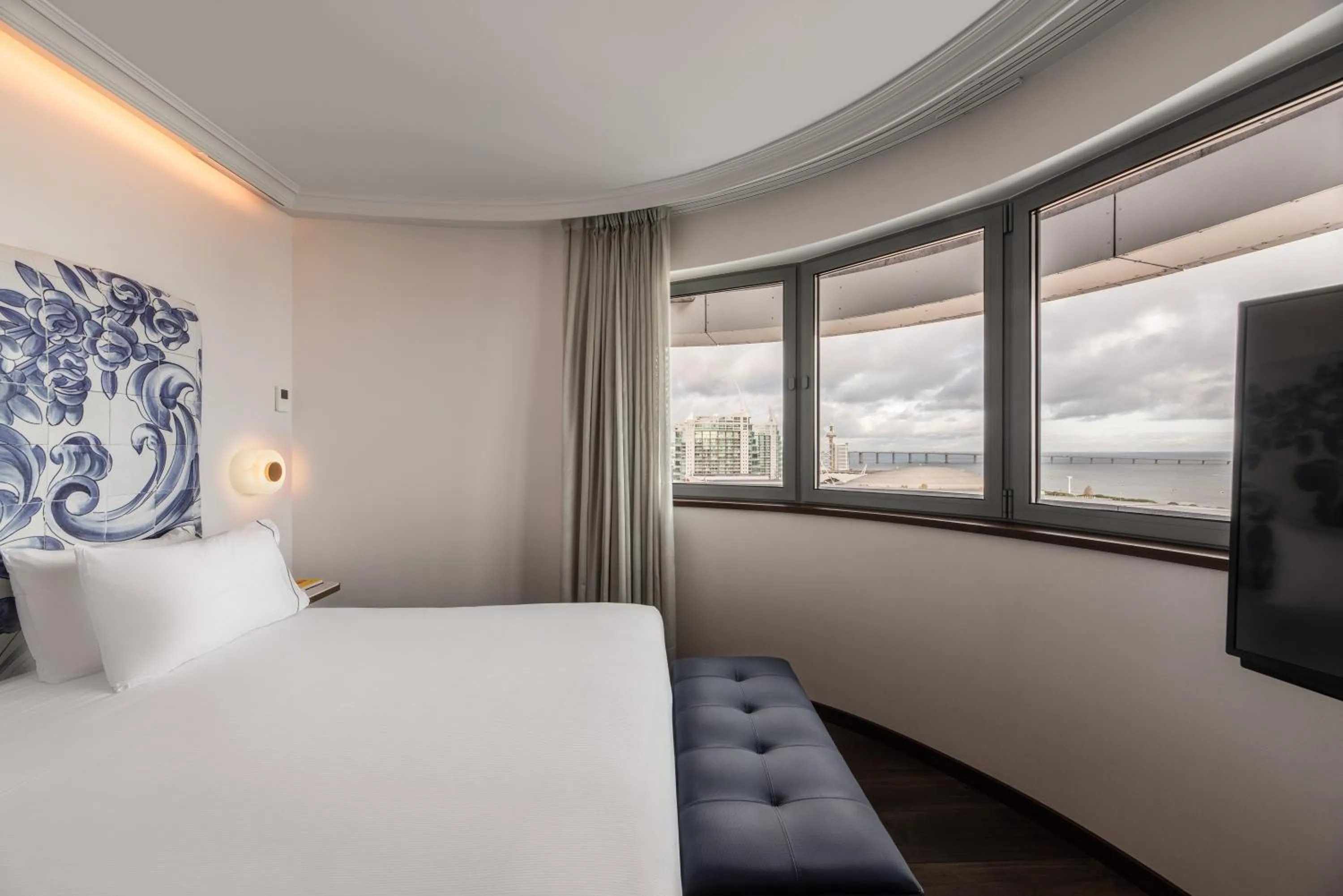 Bedroom, Bed in Eurostars Universal Lisboa