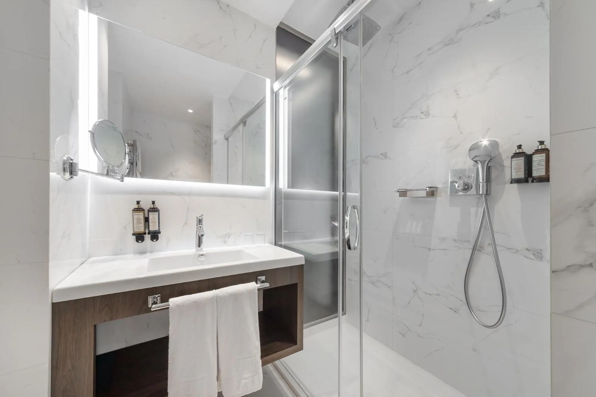 Shower in Eurostars Universal Lisboa