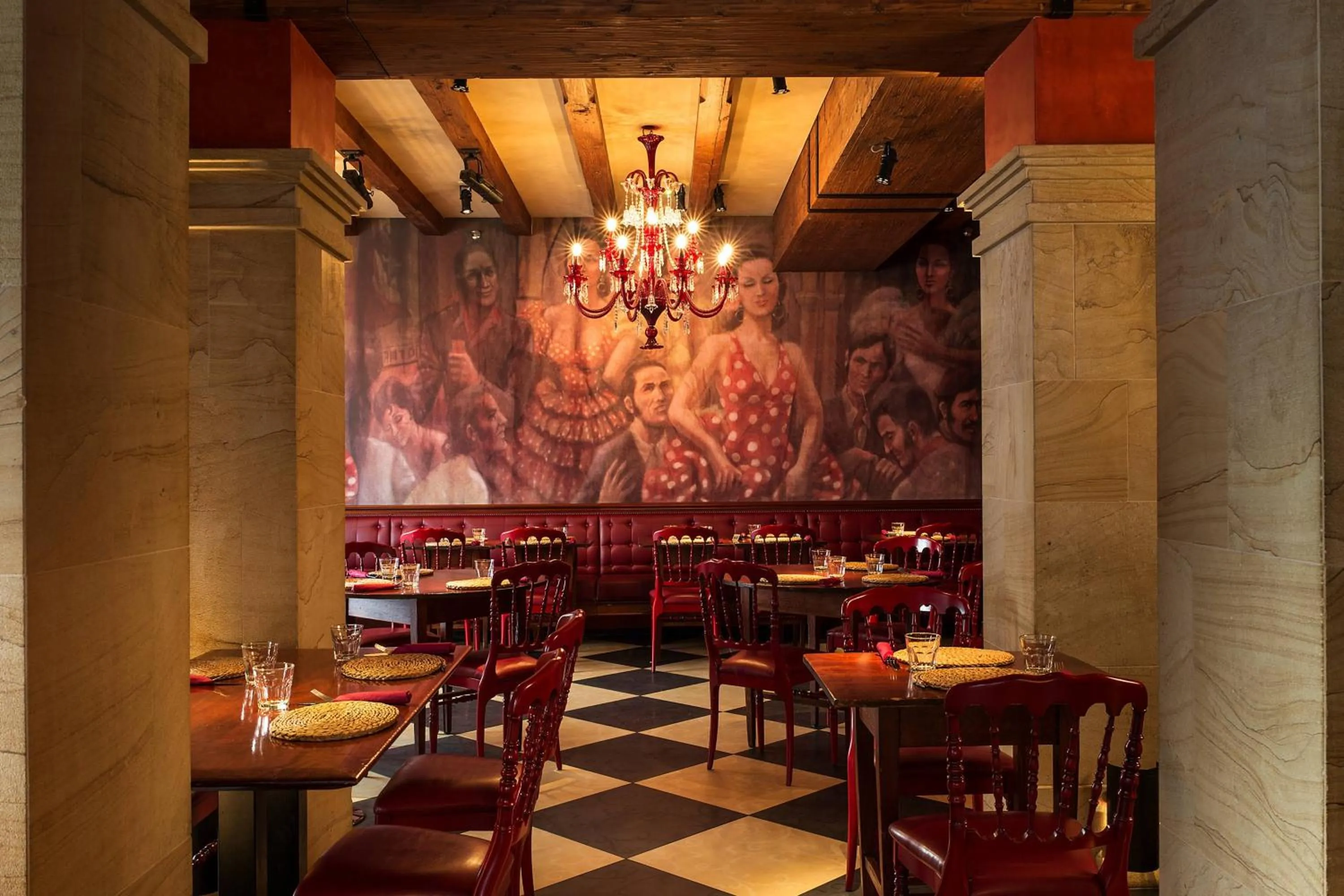 Restaurant/places to eat in Renaissance Lucerne Hotel