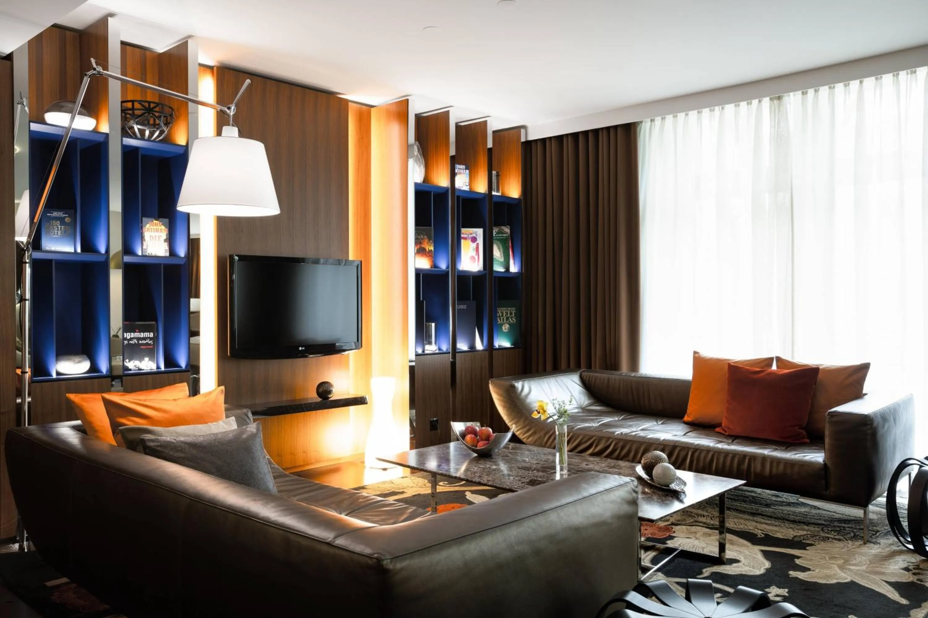 Lounge or bar in Renaissance Lucerne Hotel