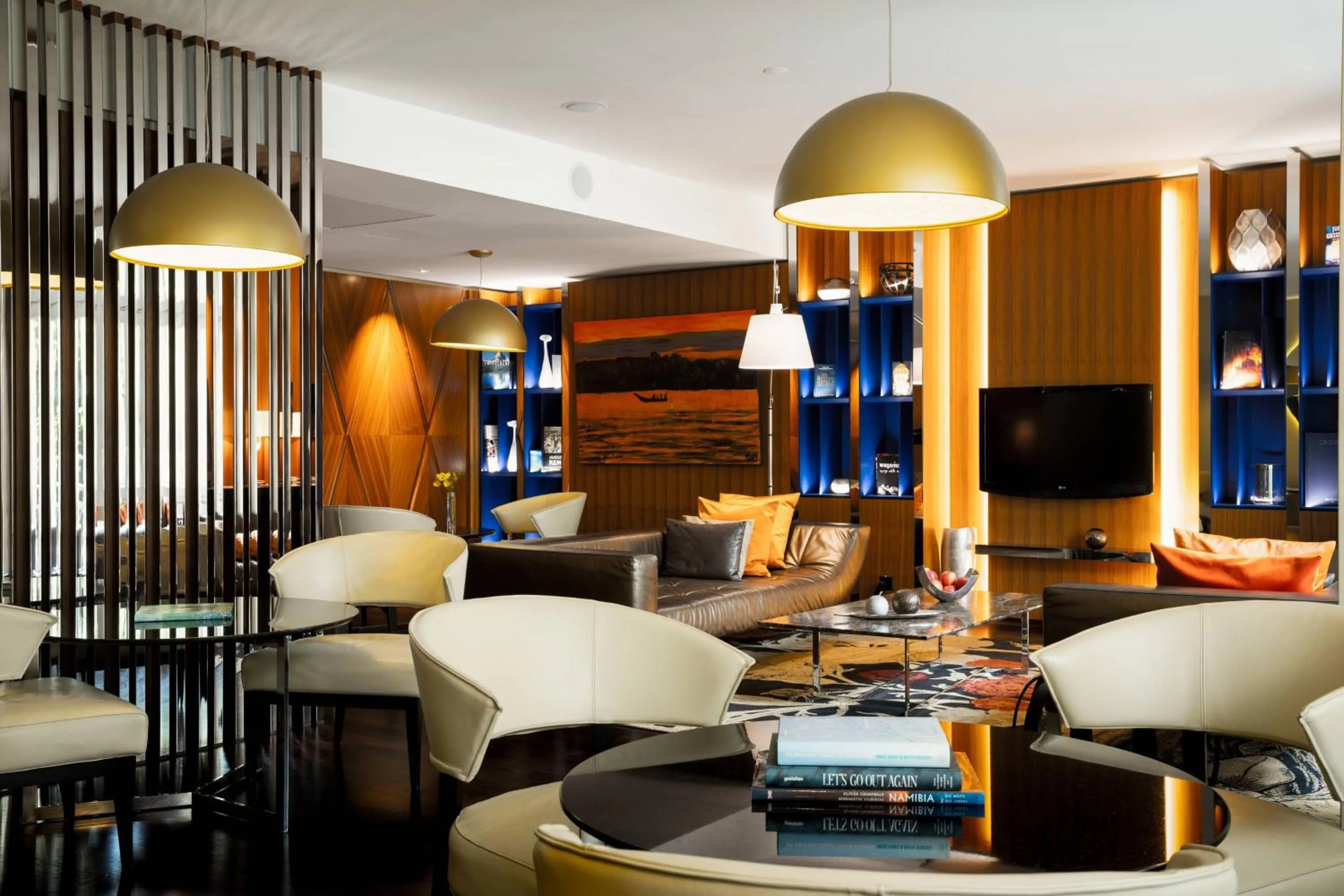 Lounge or bar in Renaissance Lucerne Hotel