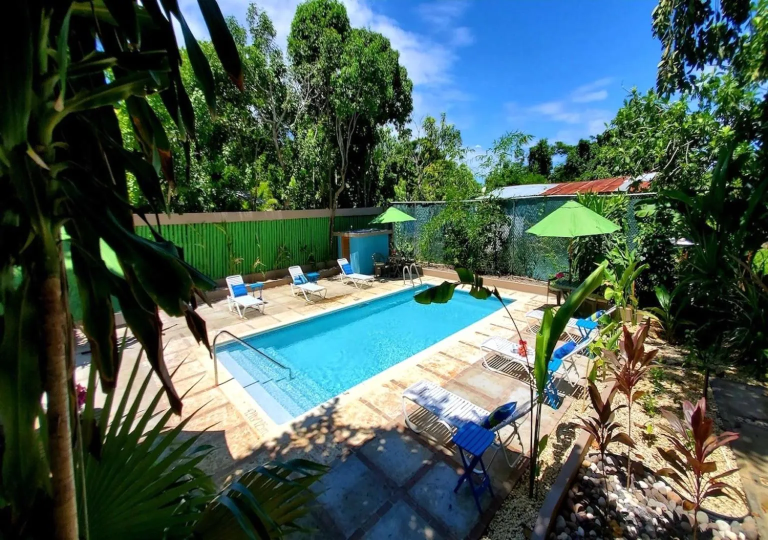 Swimming pool in Bak A Yaad