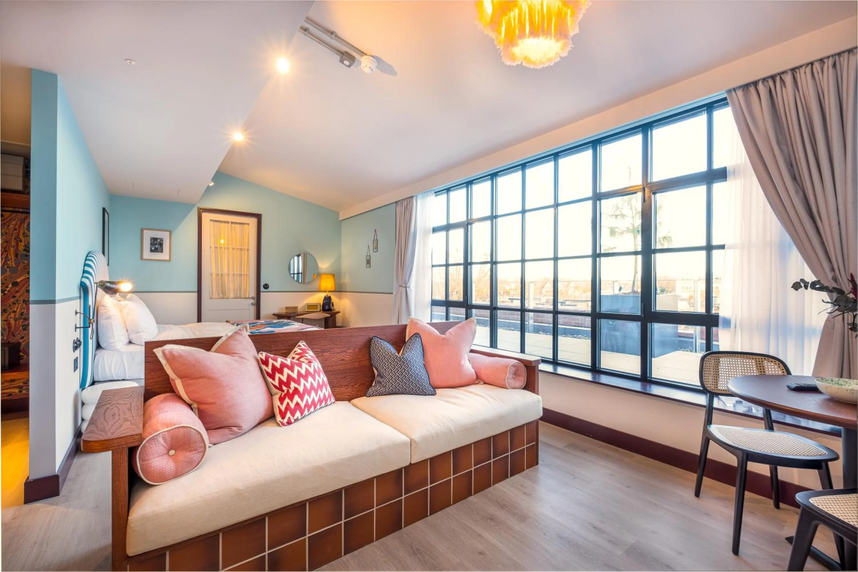 Photo of the whole room, Bed in room2 London Chiswick Hometel