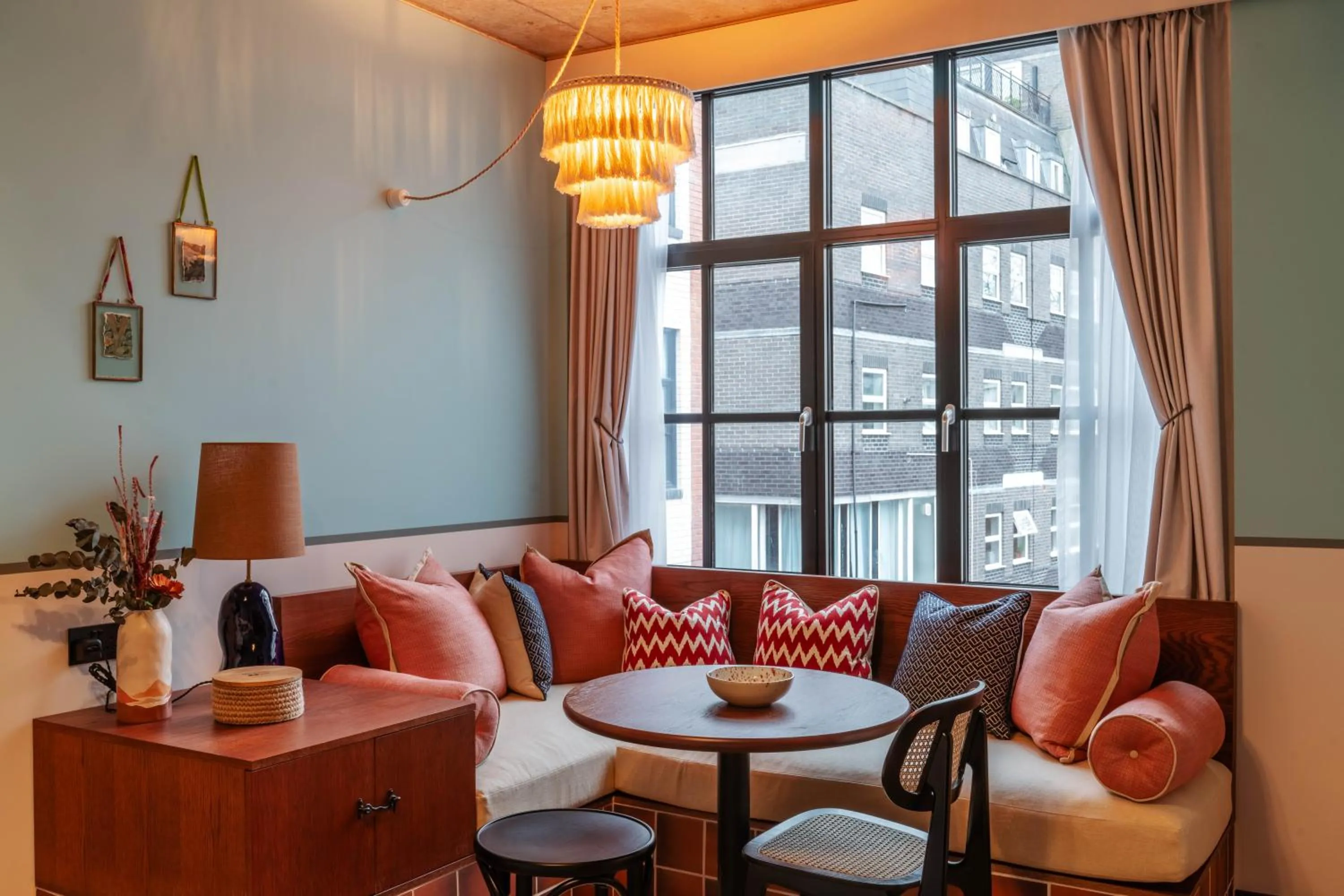 Seating area in room2 London Chiswick Hometel