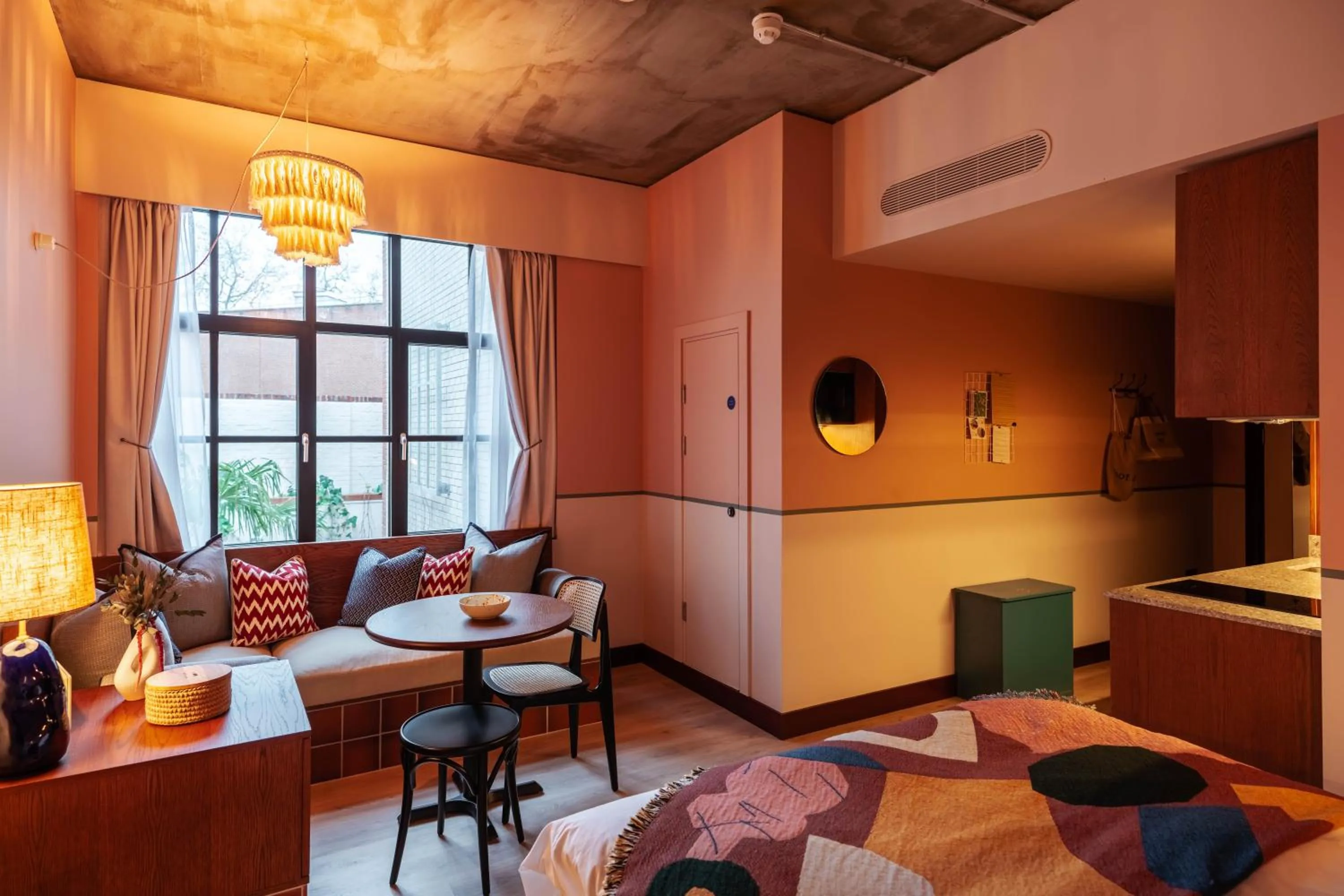 Bed in room2 London Chiswick Hometel