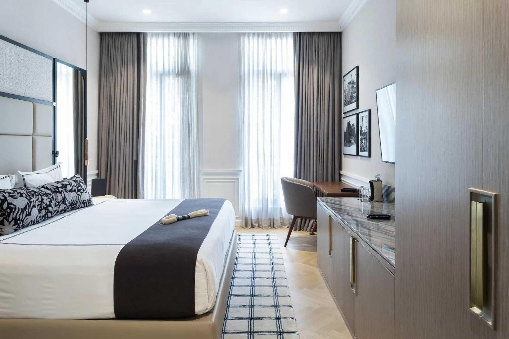 Photo of the whole room, Bed in The Alest Hotel