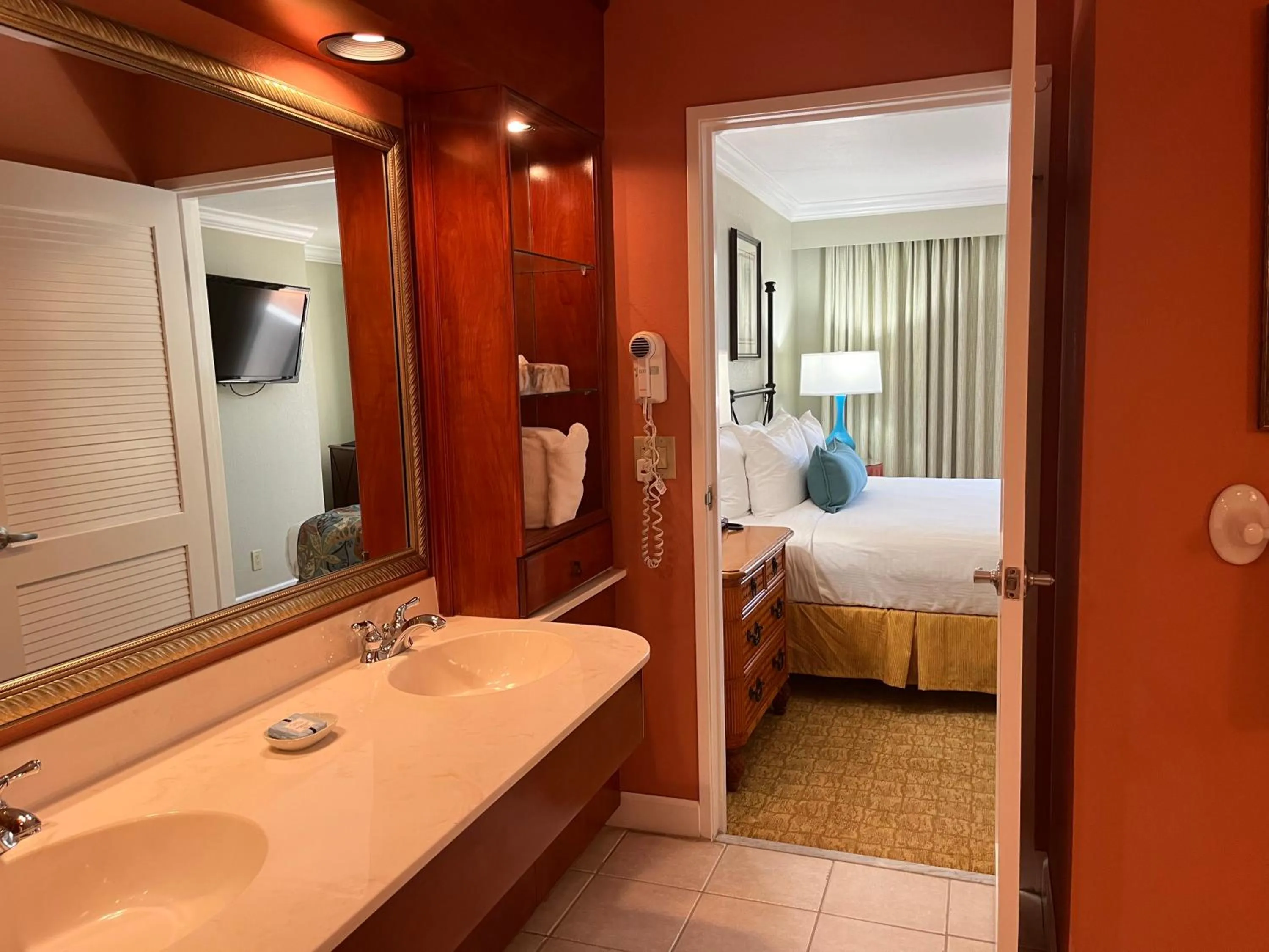 Bed in Palm Beach Shores Resort and Vacation Villas