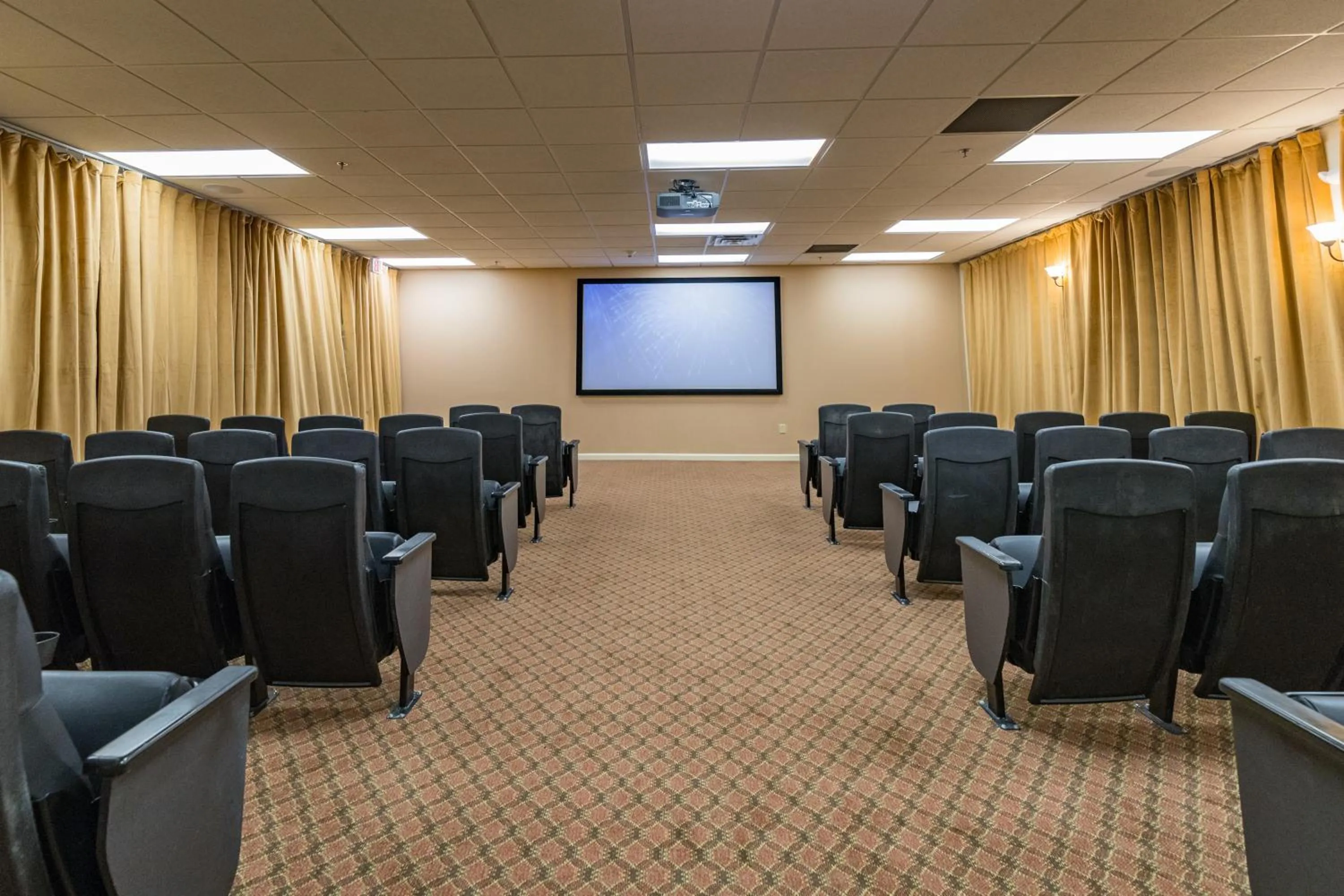 Communal lounge/ TV room in Vacation Village in the Berkshires