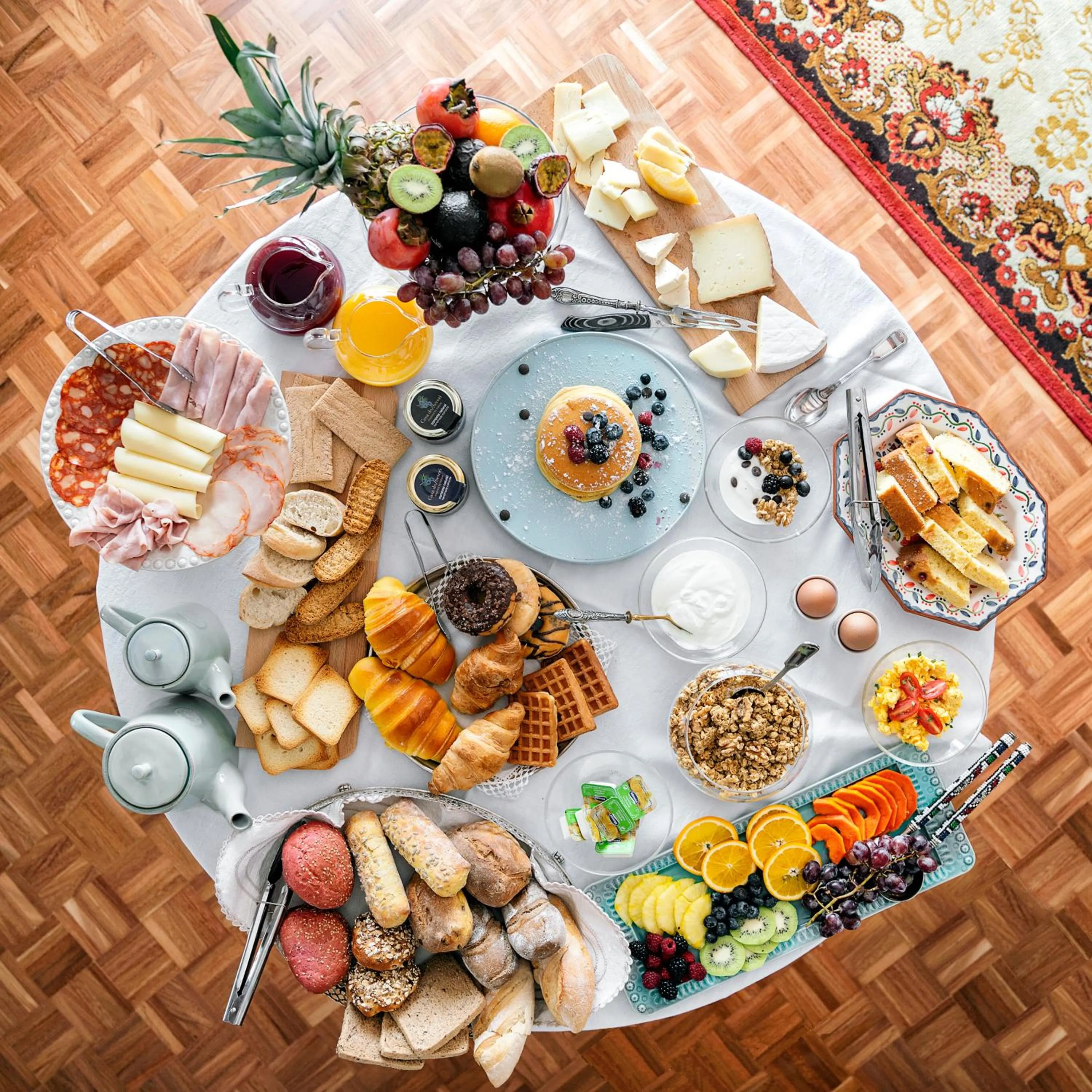 Breakfast in Santiago Family House