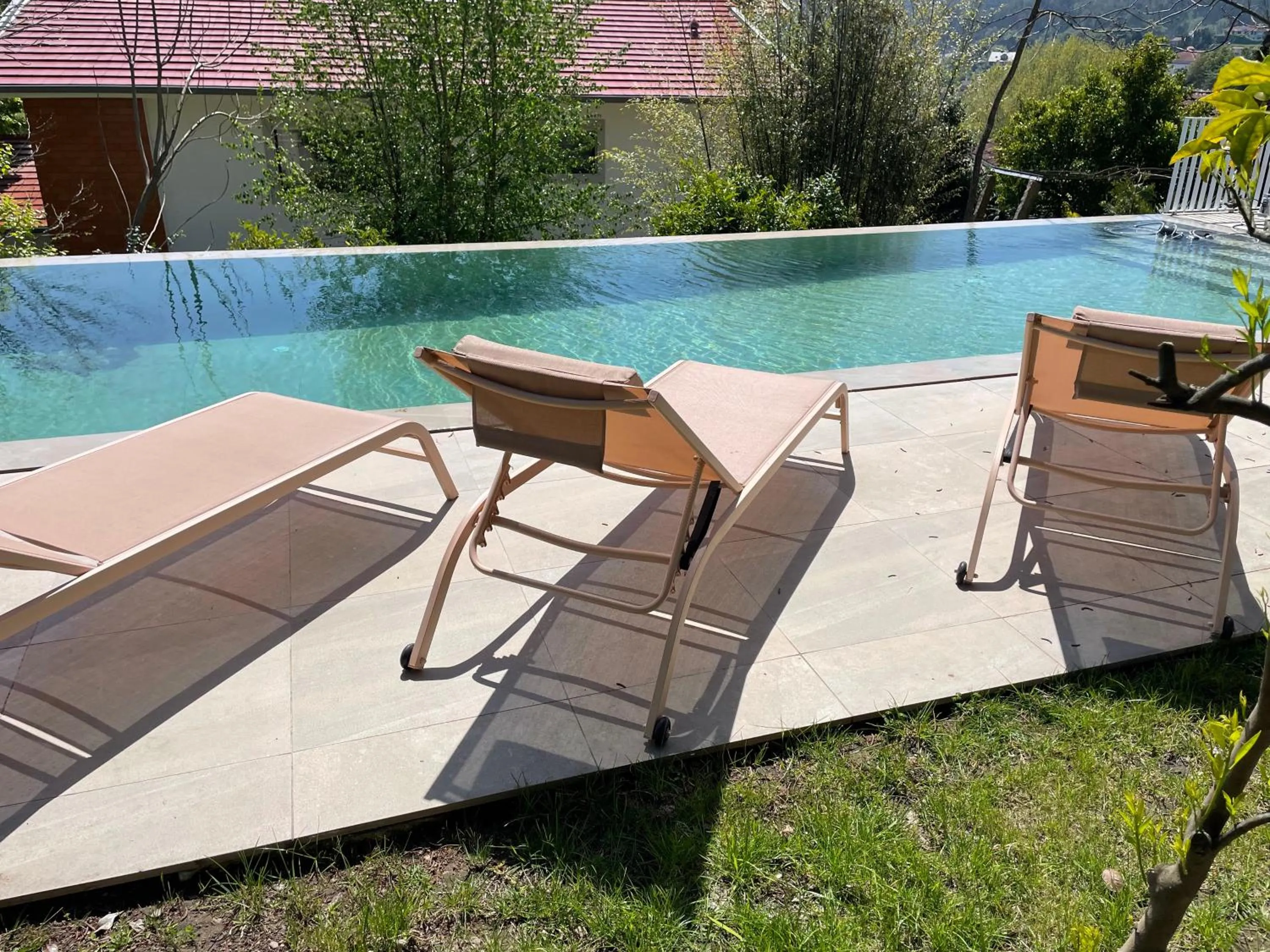 Swimming pool in Santiago Family House