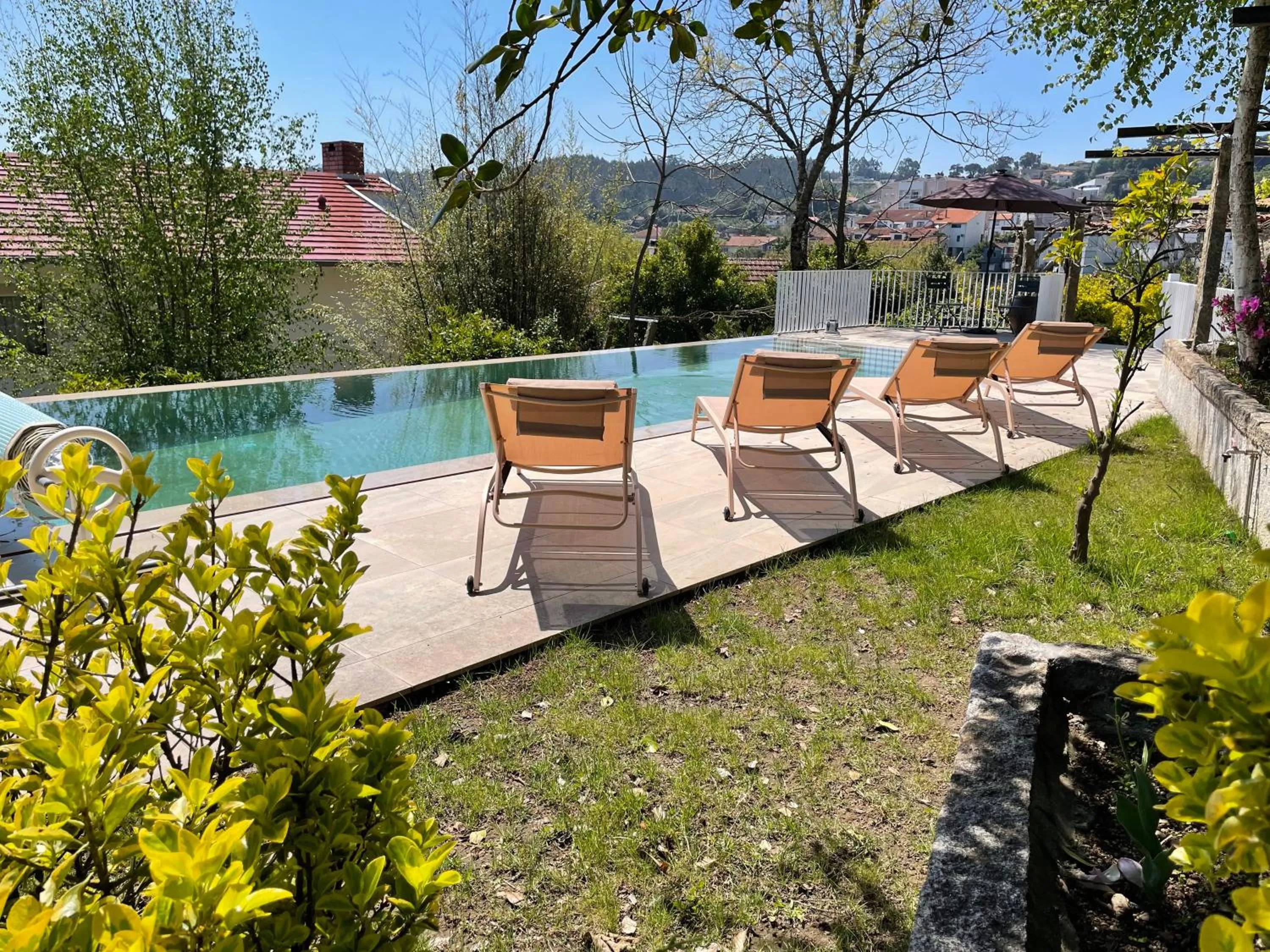 Swimming pool in Santiago Family House