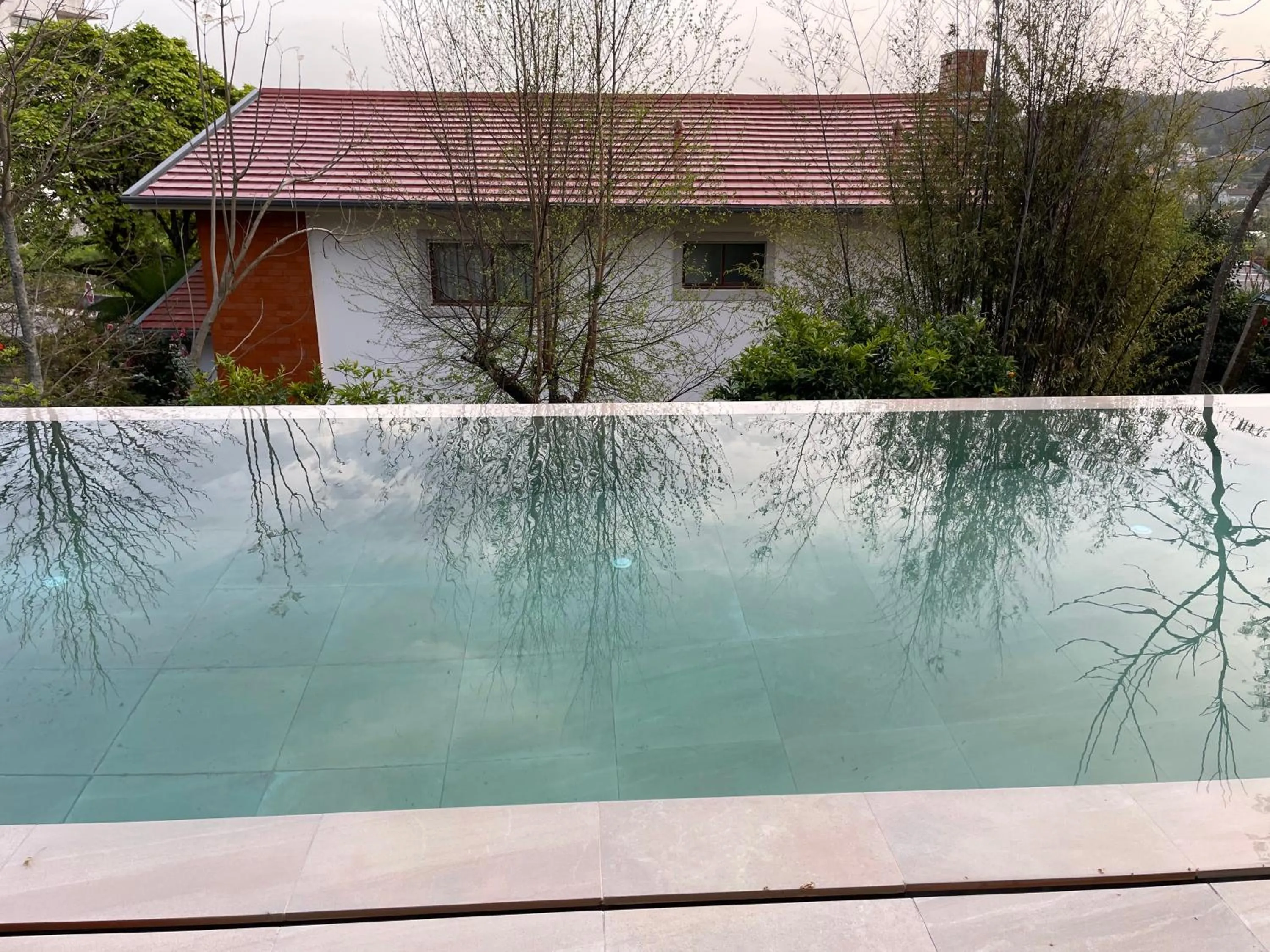 Swimming pool in Santiago Family House