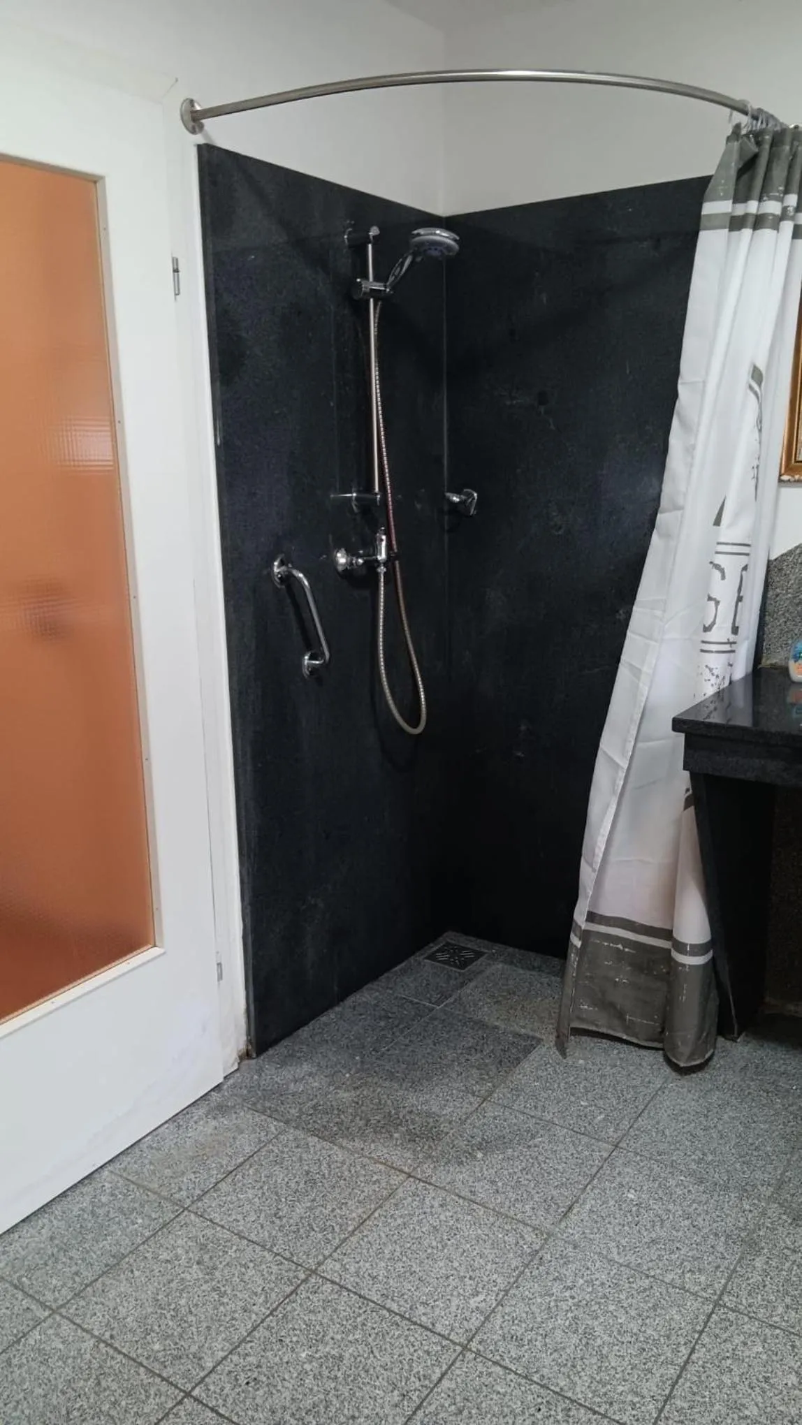 Bathroom in Geinberg Suites & Via Nova Lodges