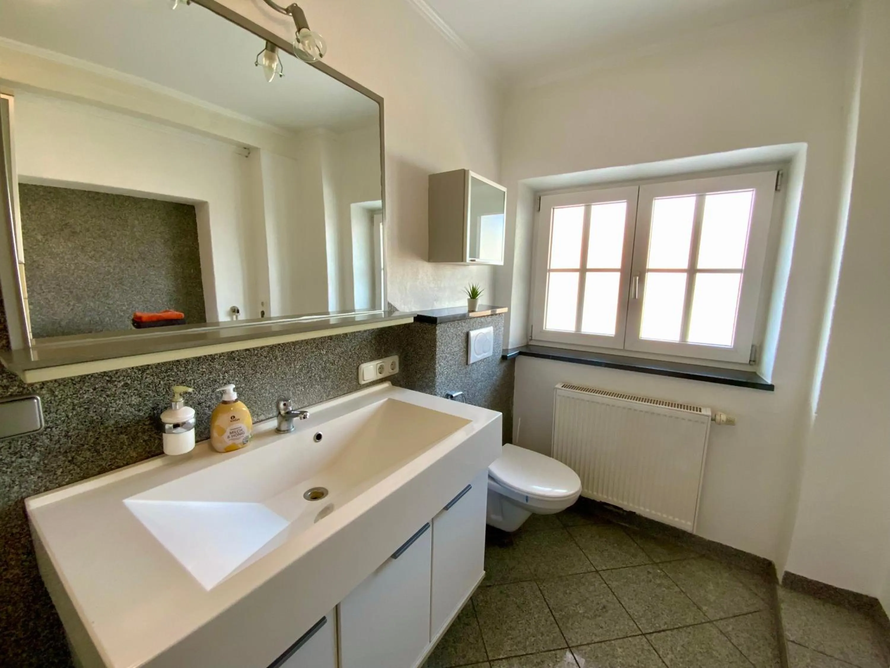 Bathroom in Geinberg Suites & Via Nova Lodges