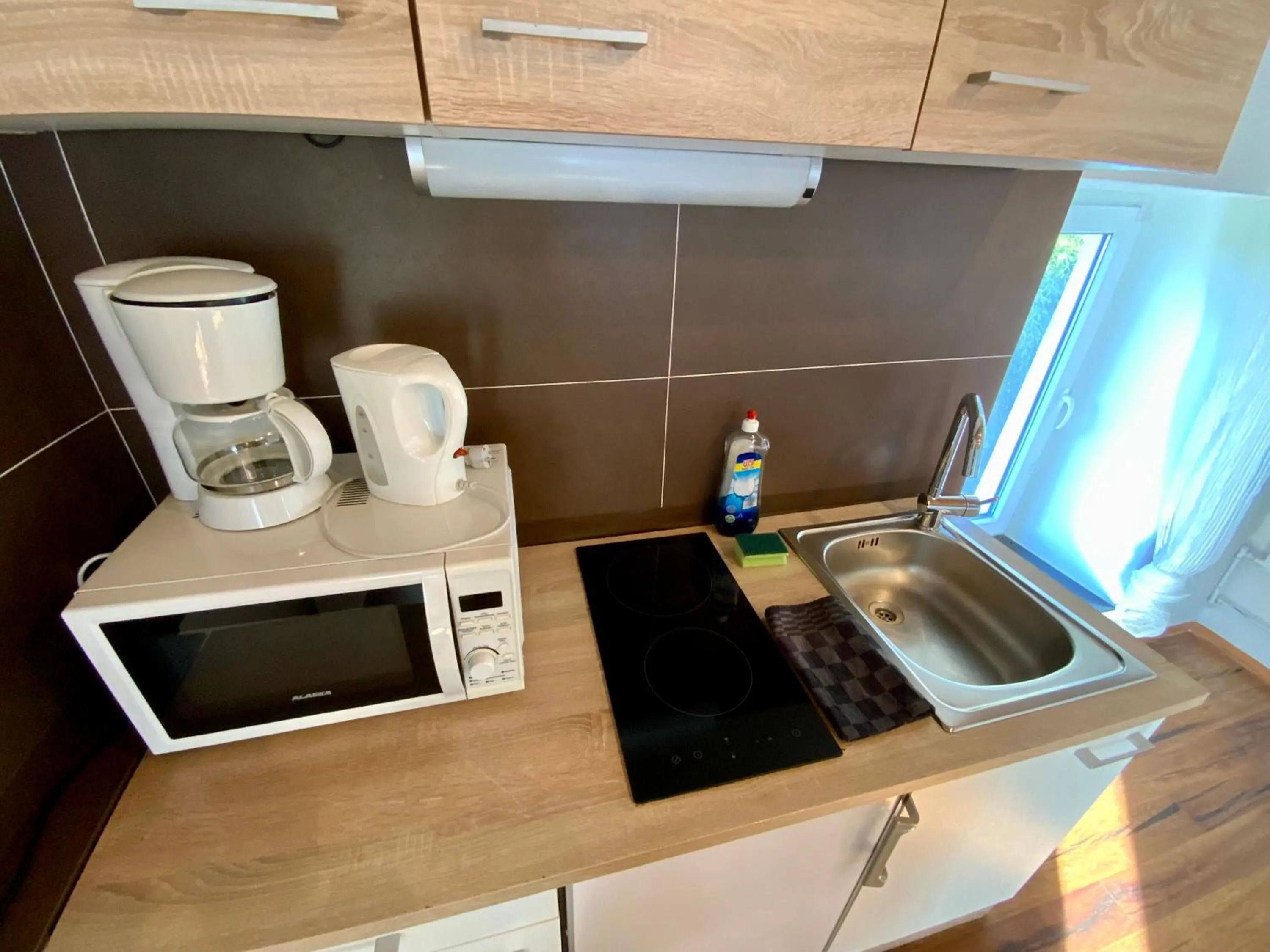 Coffee/tea facilities in Geinberg Suites & Via Nova Lodges