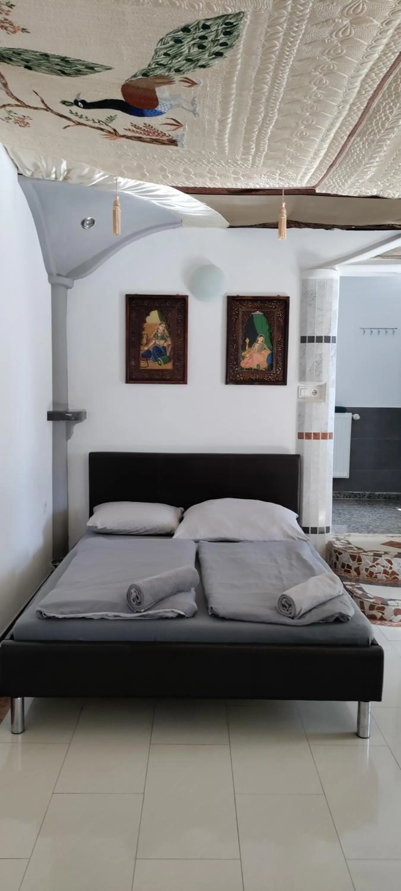 Bed in Geinberg Suites & Via Nova Lodges