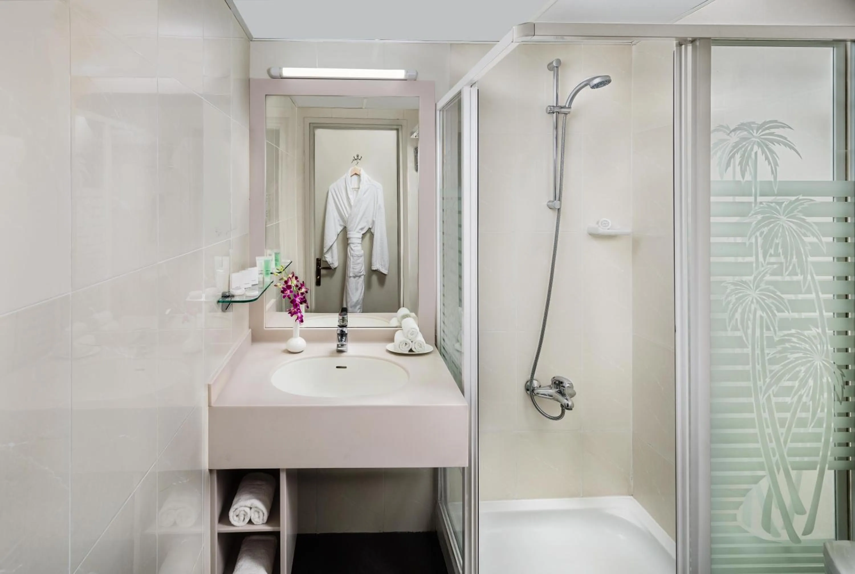 Shower in Savoy Park Hotel Apartments