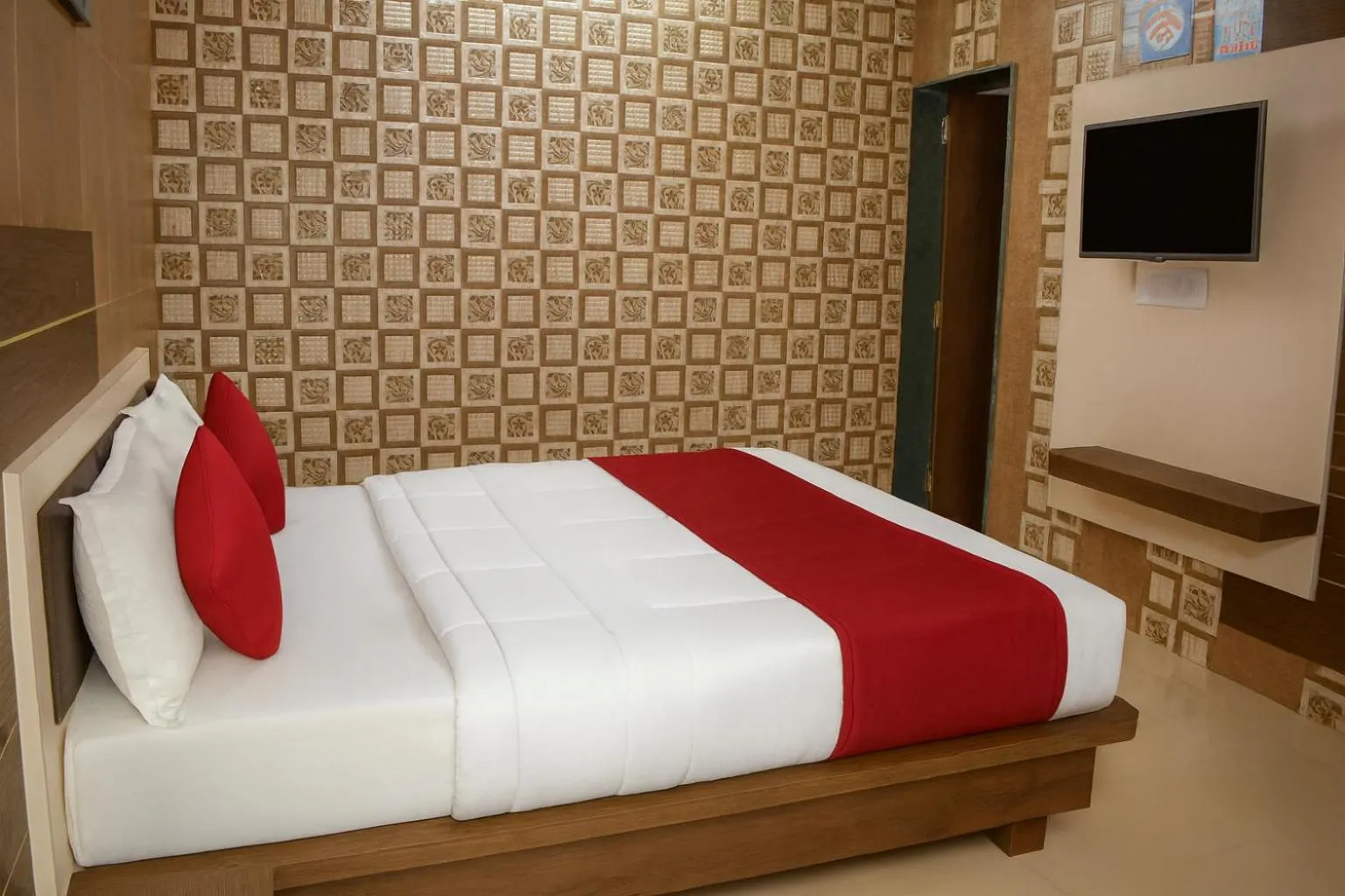 Bed in The Sky Comfort - Hotel The Heaven, Dwarka