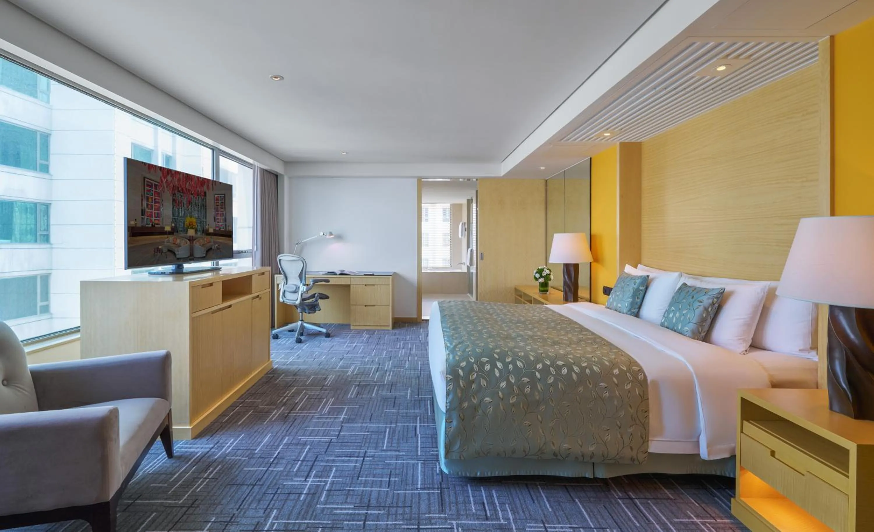 Photo of the whole room, Bed in Marco Polo Wuhan