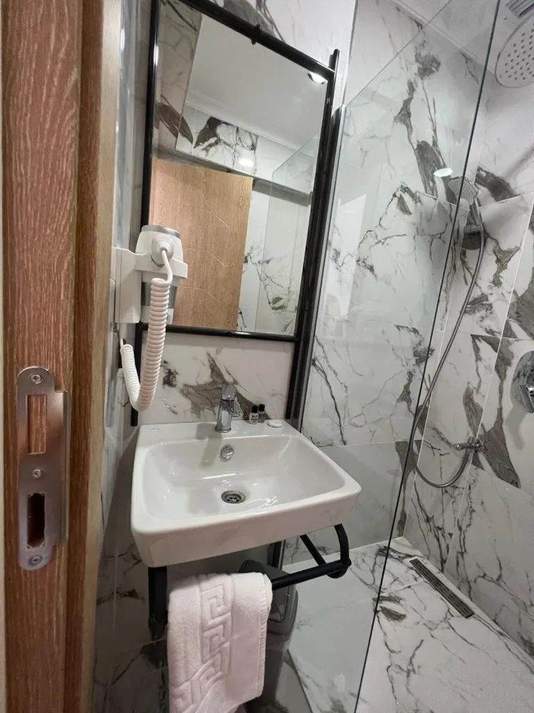 Bathroom in Didim Elit Otel