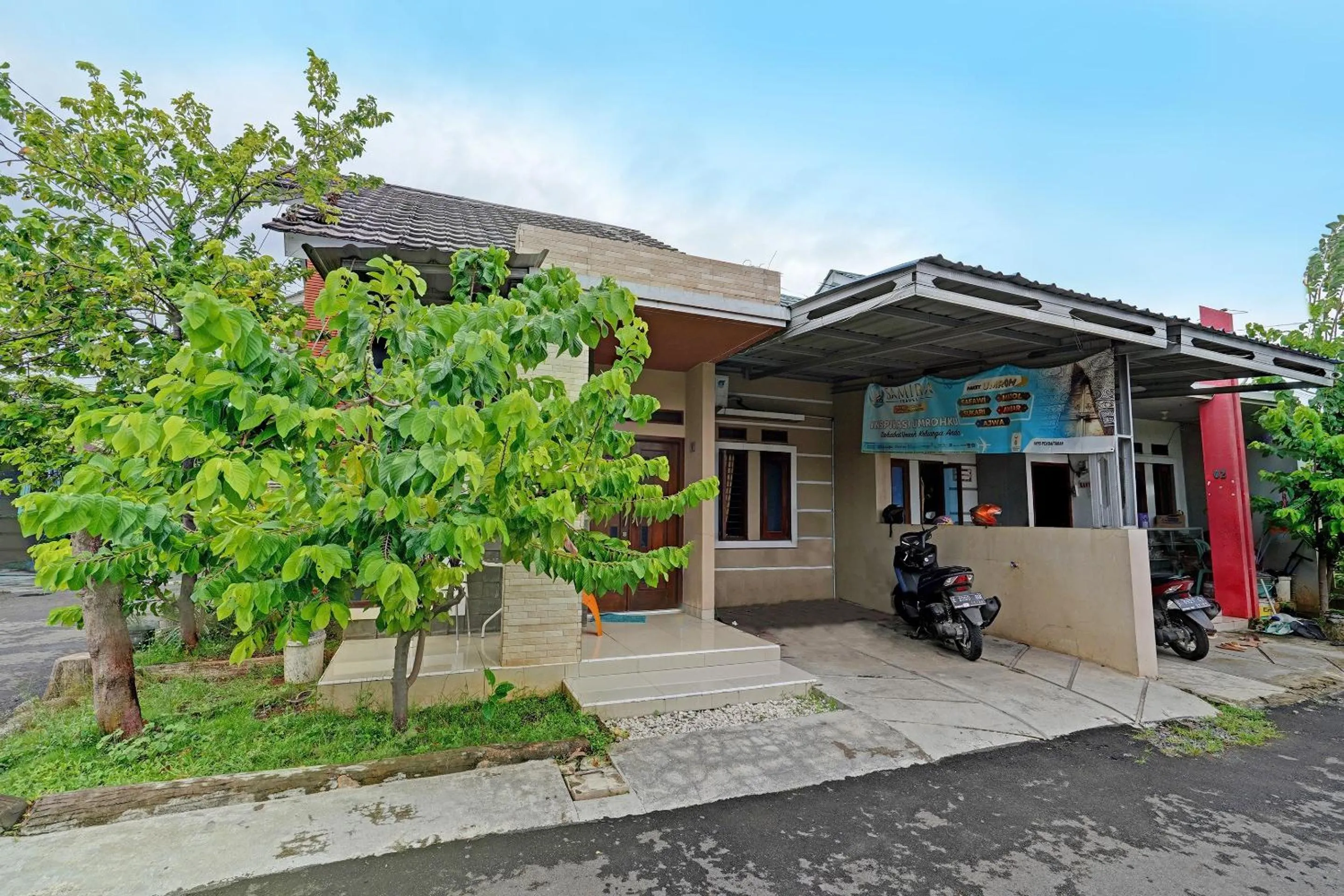 Facade/entrance in OYO 91955 Pondokan Cempaka
