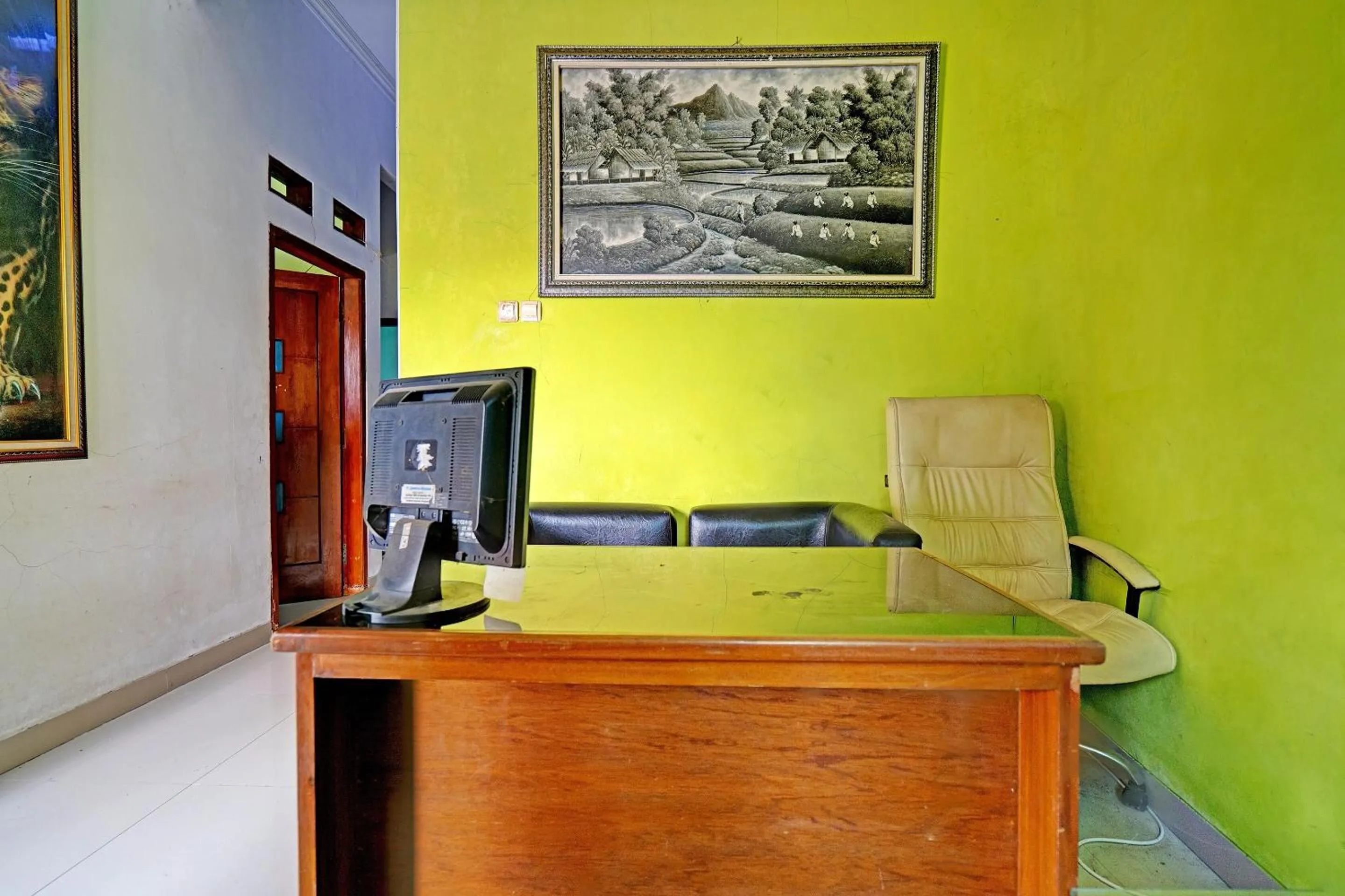 Lobby or reception in OYO 91955 Pondokan Cempaka