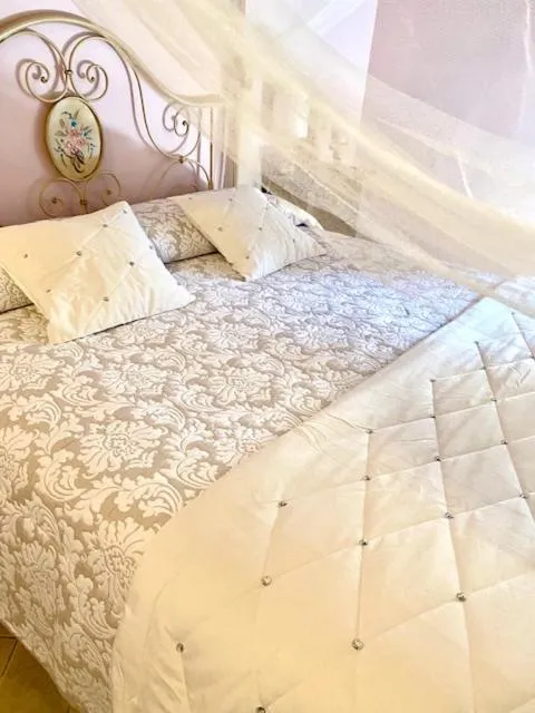 Bedroom, Bed in Albergo La Loggia di San Martino