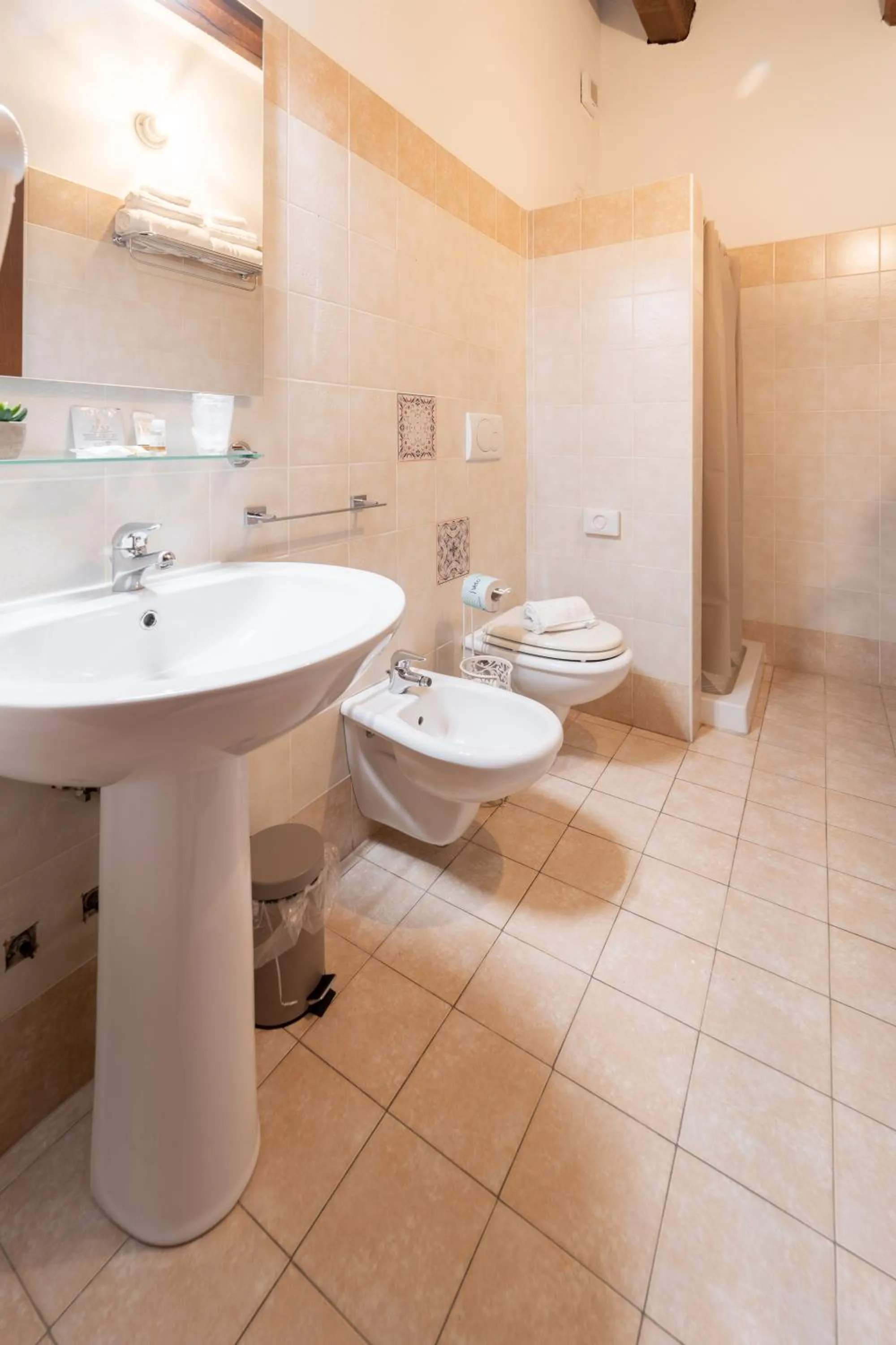 Bathroom in Albergo La Loggia di San Martino