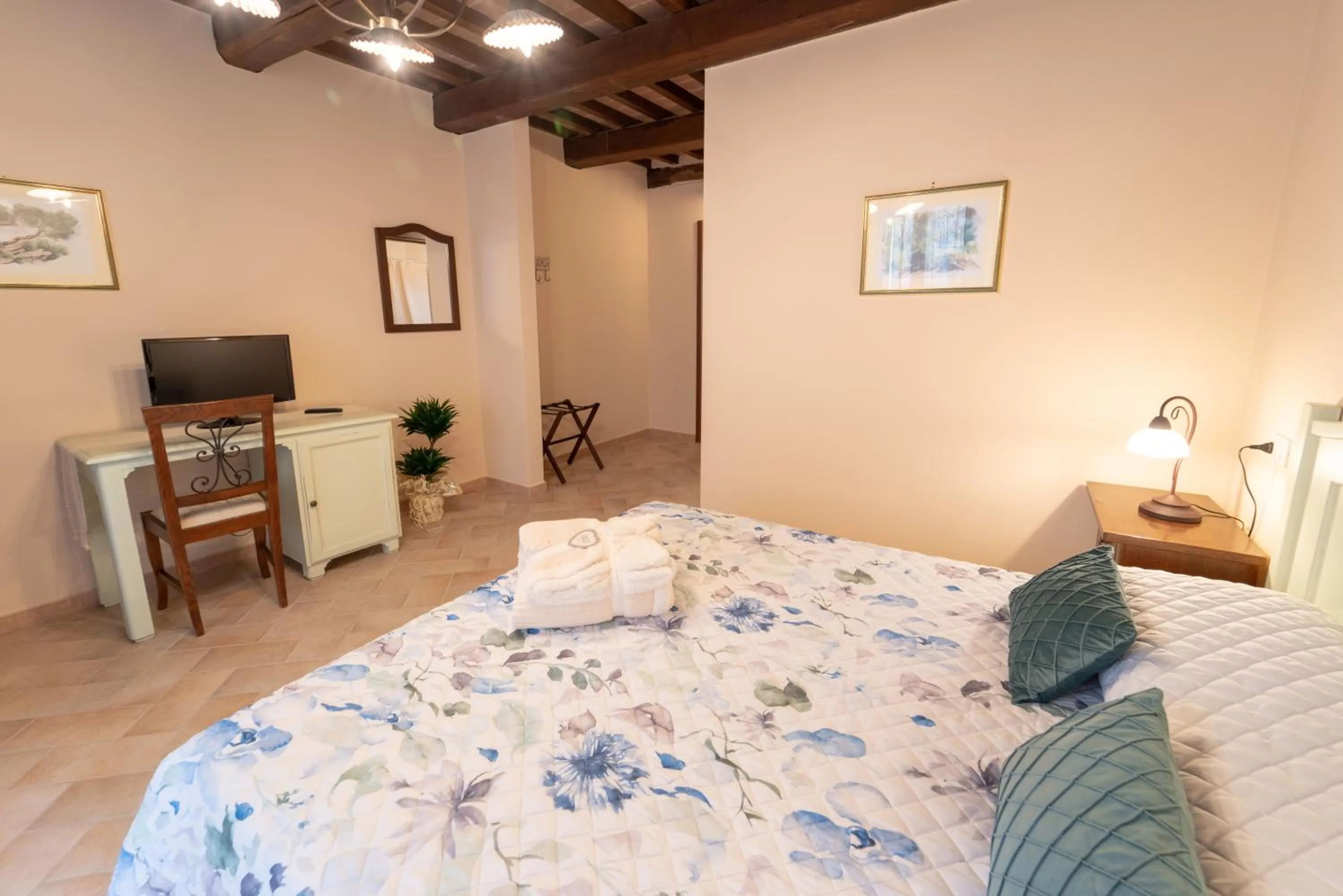 Bedroom, Bed in Albergo La Loggia di San Martino