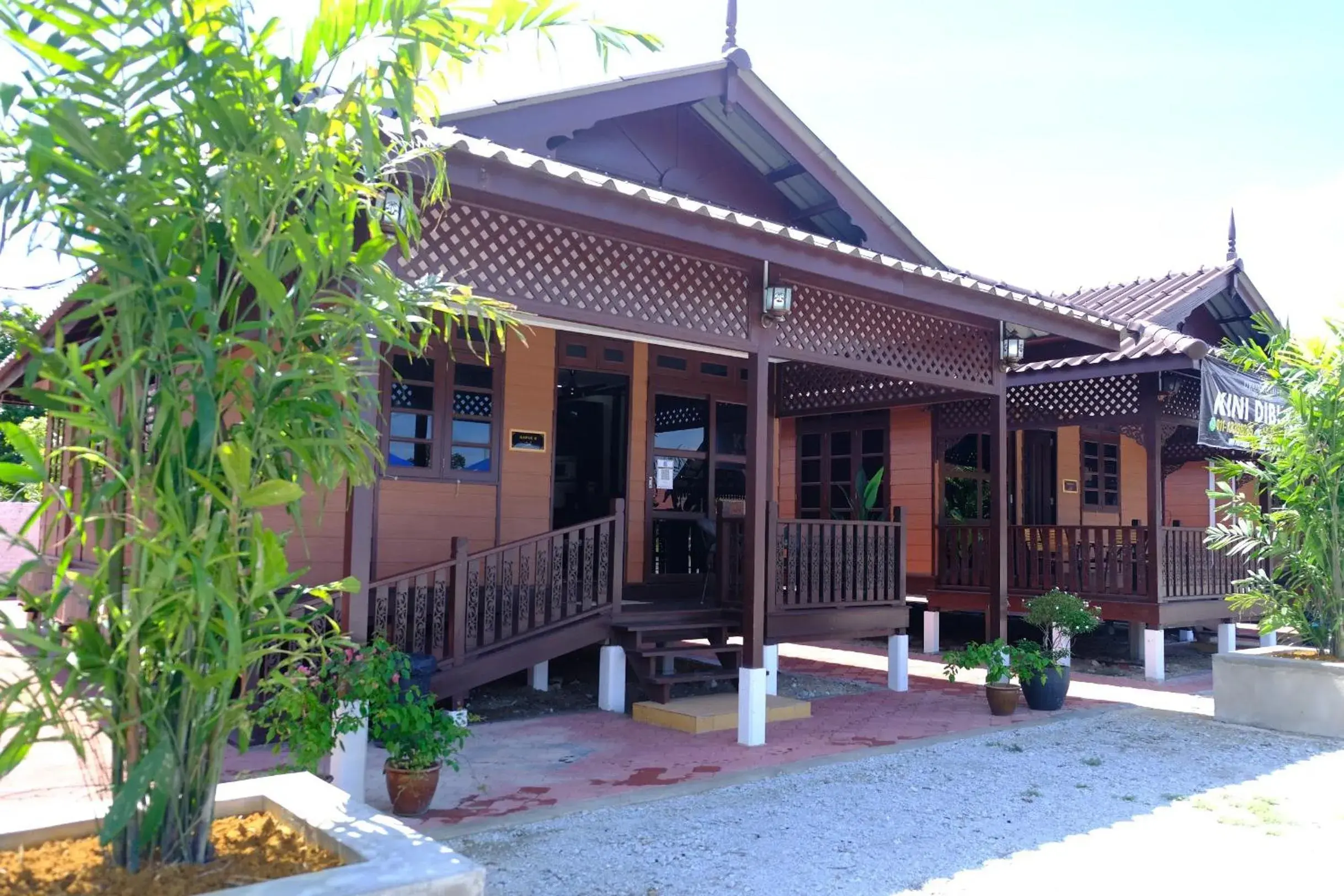 Three-Bedroom Chalet in D'Razna Chalet Pantai Seberang Takir Three-Bedroom Chalet in D'Razna Chalet Pantai Seberang Takir