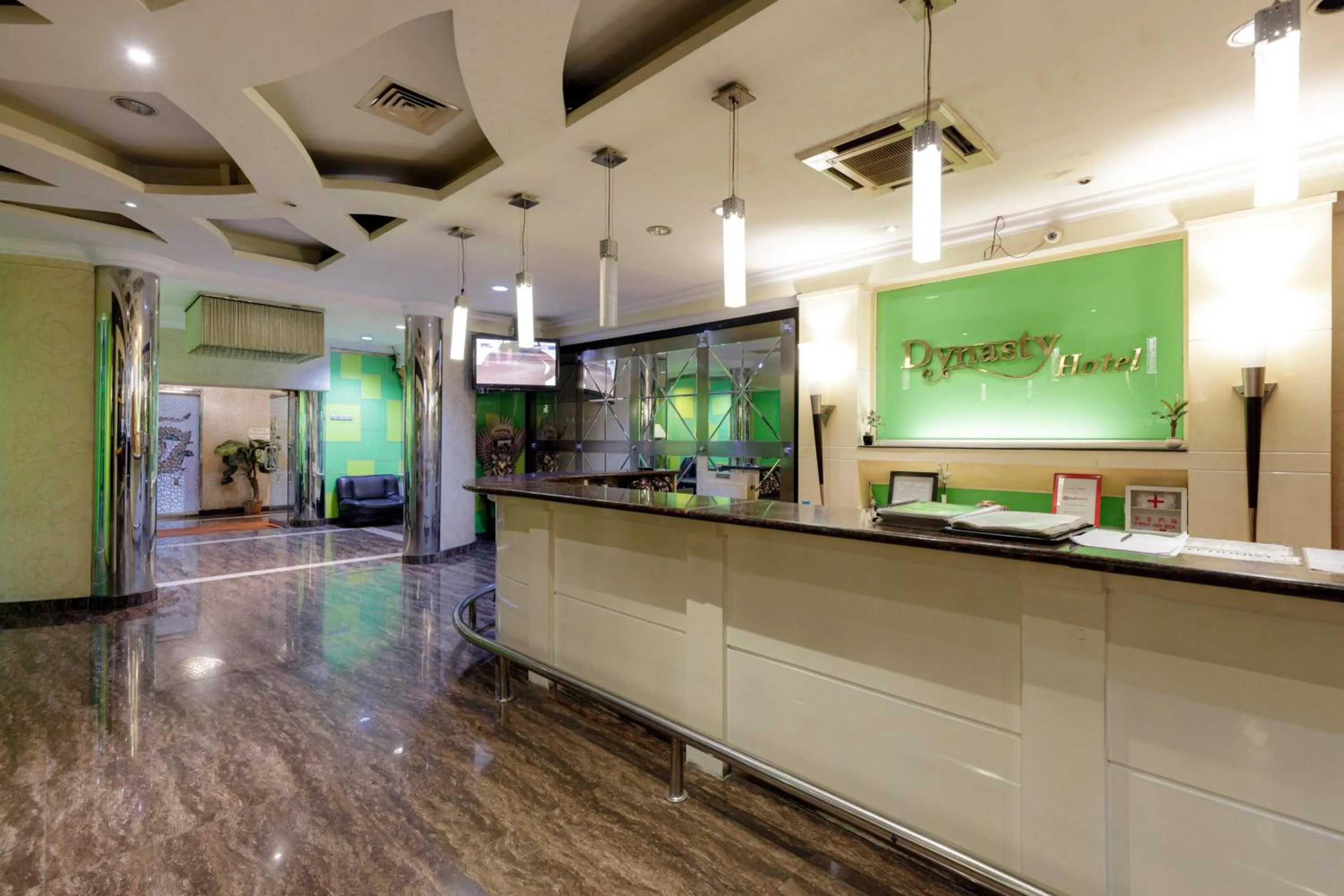 Lobby or reception in RedDoorz Plus near Simpang Tiga Tritayasa Cilegon