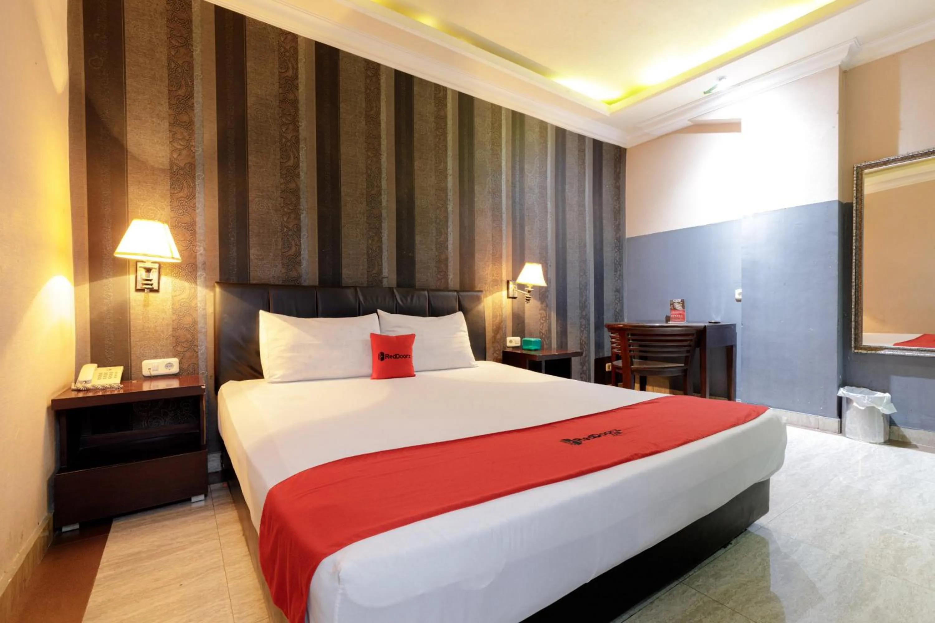 Bedroom, Bed in RedDoorz Plus near Simpang Tiga Tritayasa Cilegon