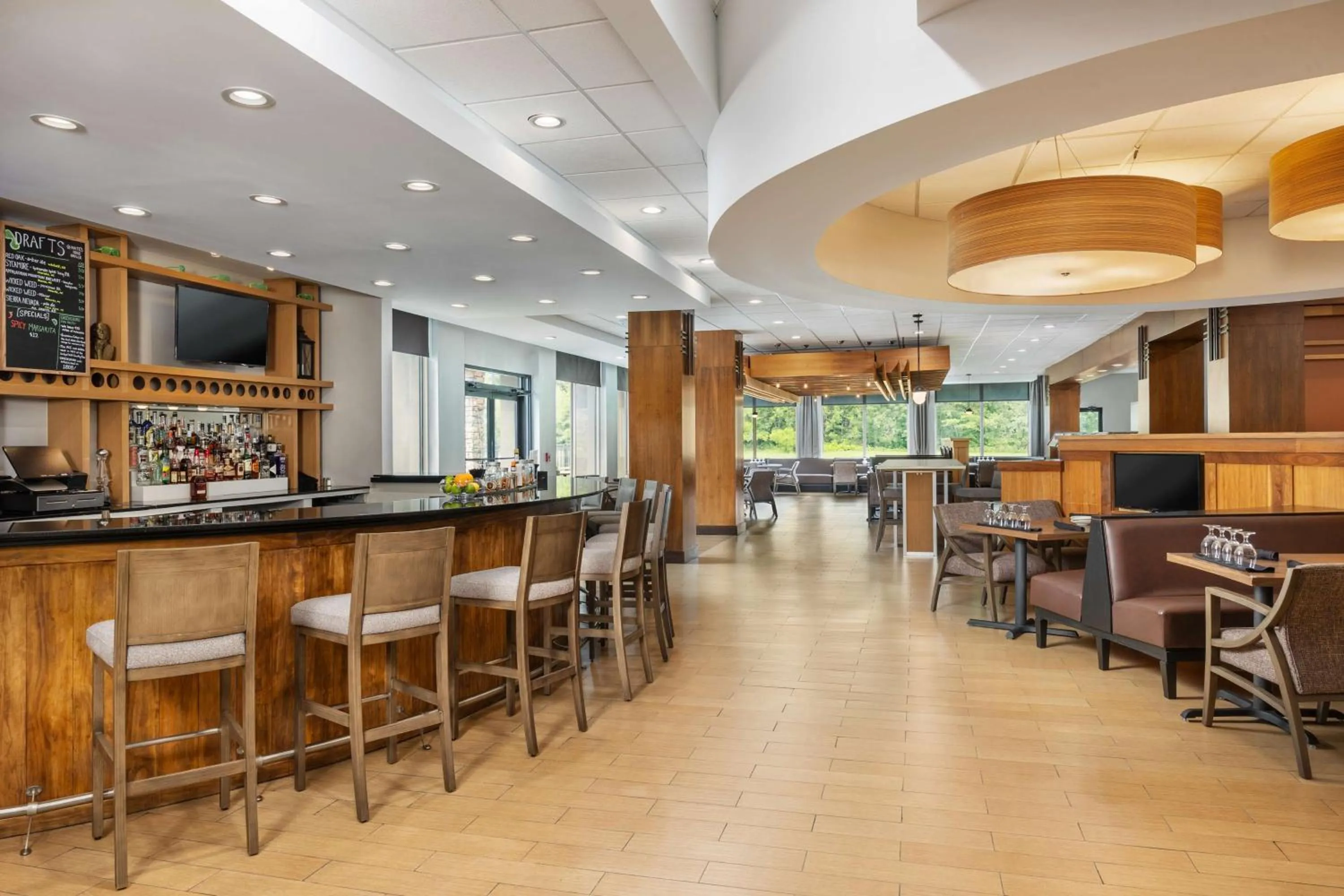 Lounge or bar in Doubletree By Hilton Greensboro Airport