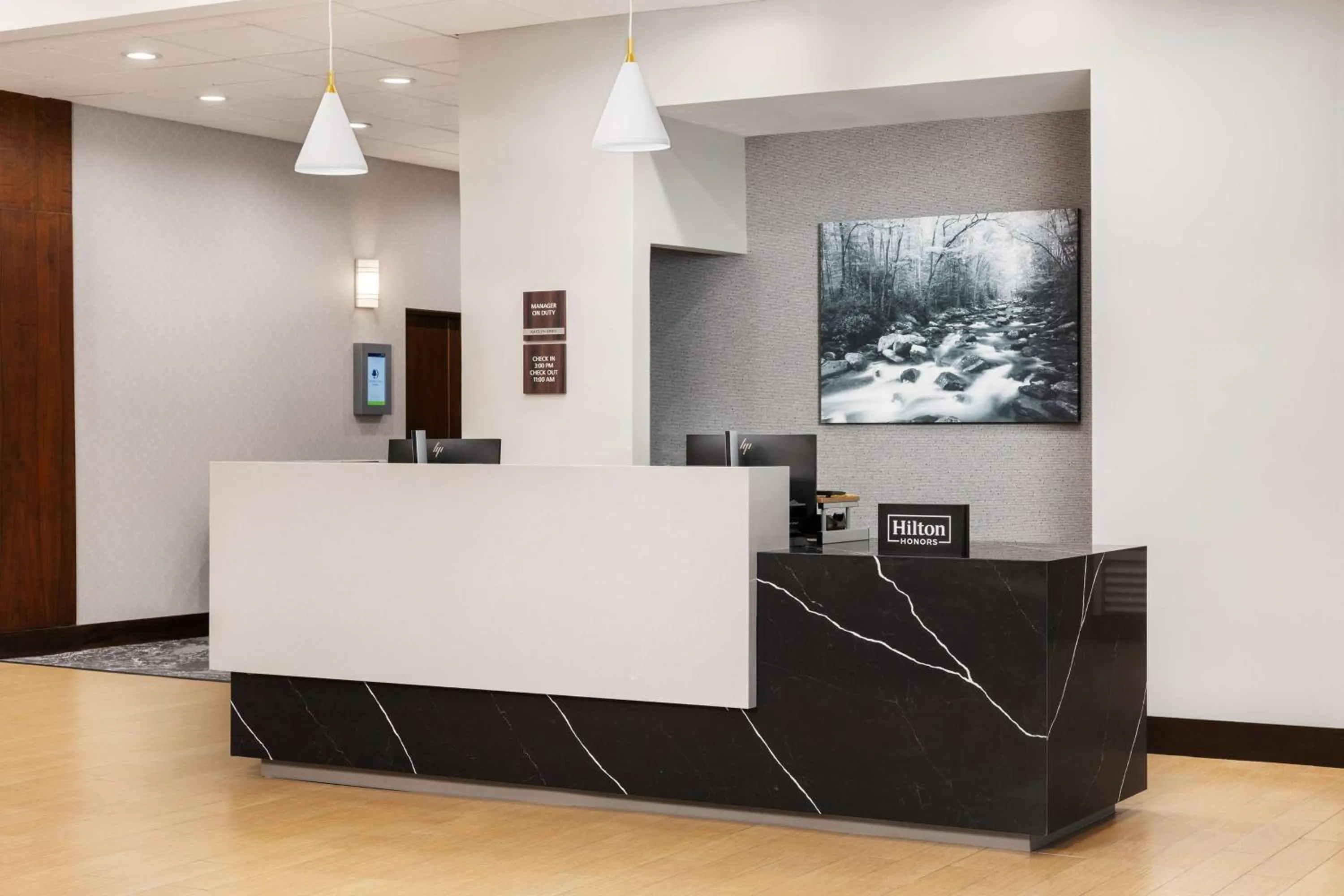Lobby or reception in Doubletree By Hilton Greensboro Airport