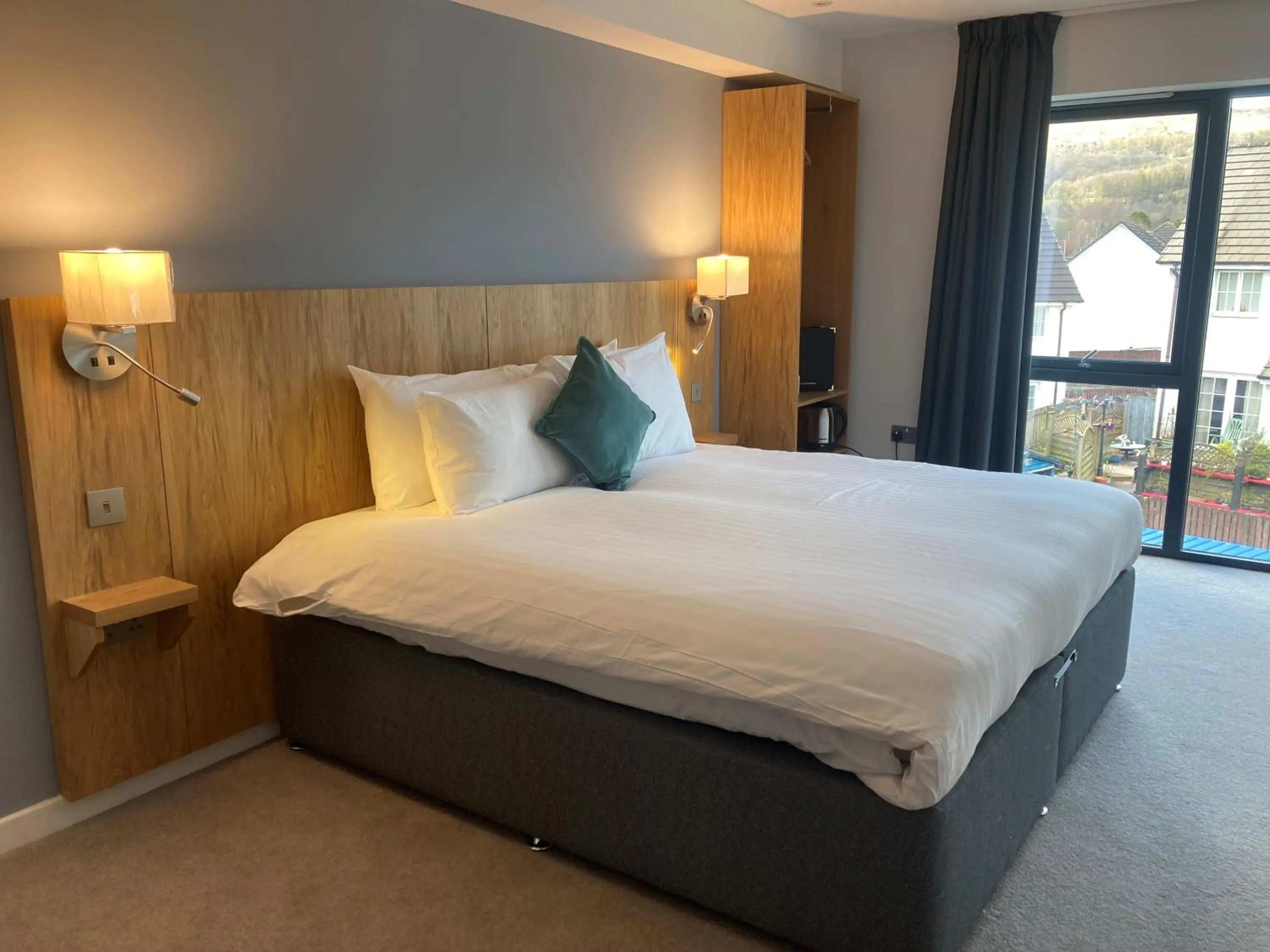 Bedroom, Bed in Loch Lomond Hotel